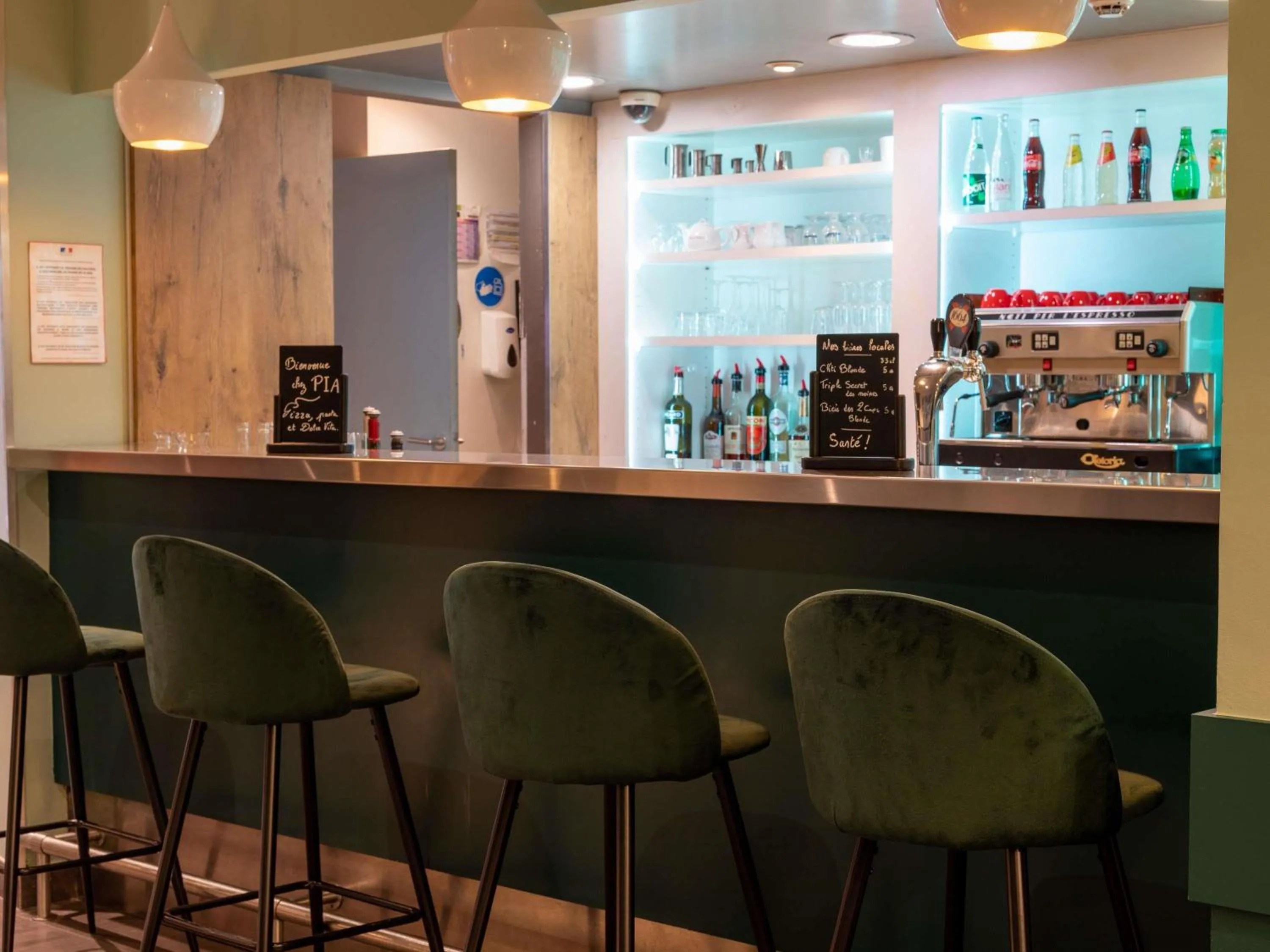 Lounge or bar in ibis Dunkerque