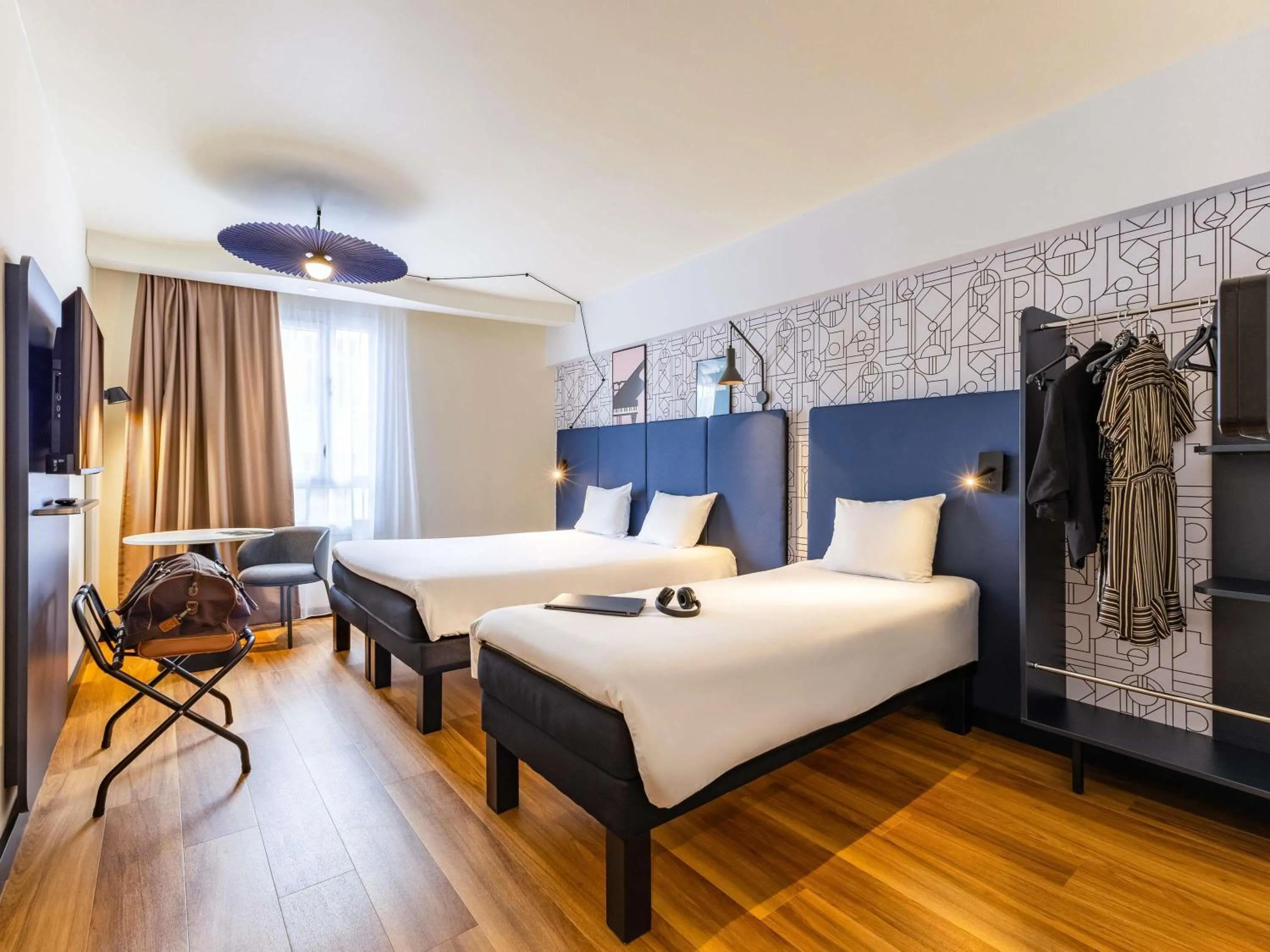 Bedroom, Bed in ibis Dunkerque