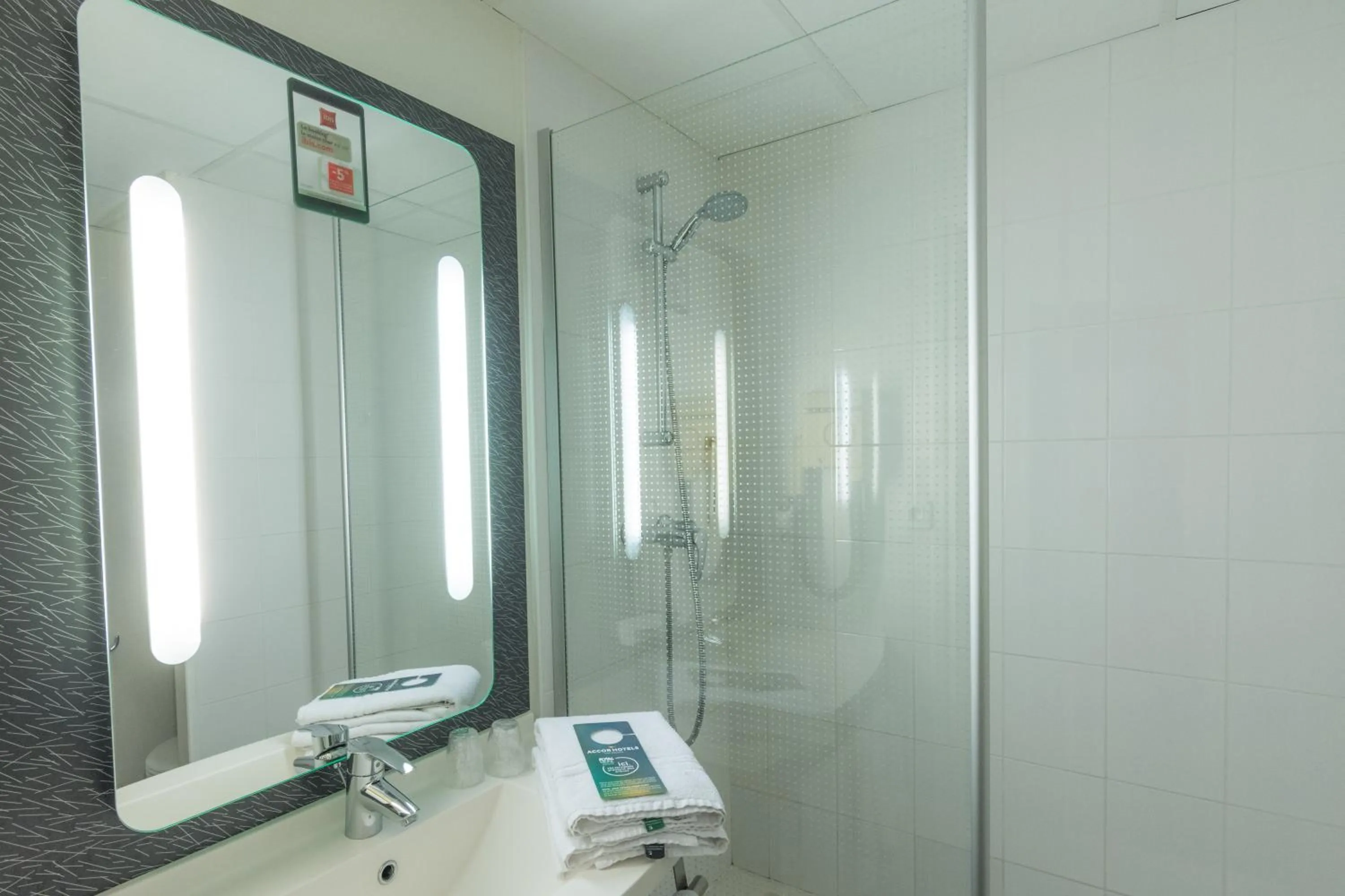 Shower in ibis Dunkerque