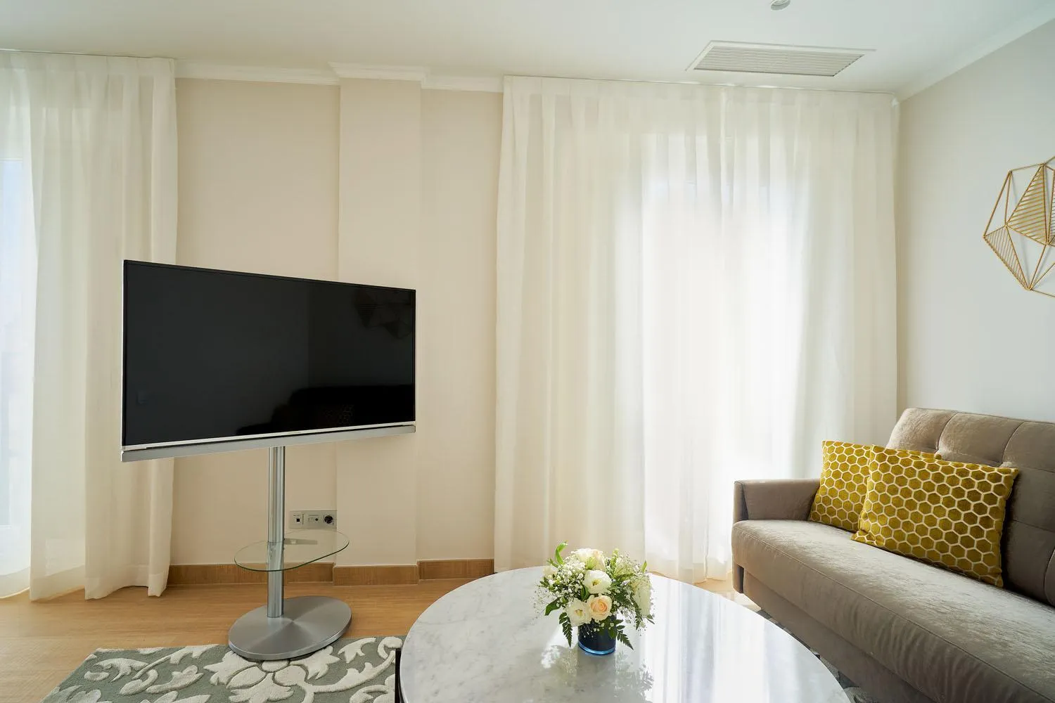 TV and multimedia in Tandem Soho Suites