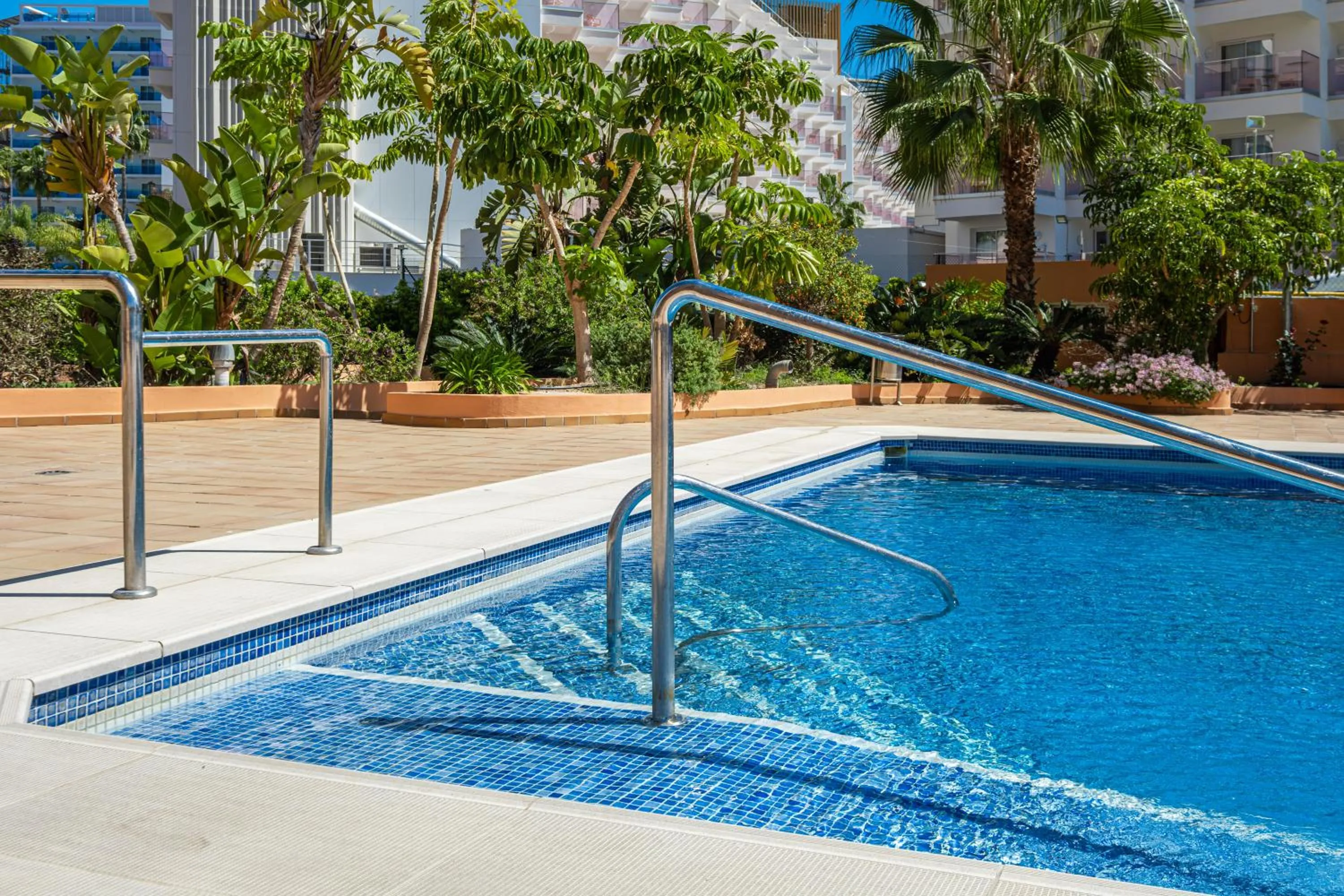 Pool view in Torre Mar 20-F Apartment Levante Beach