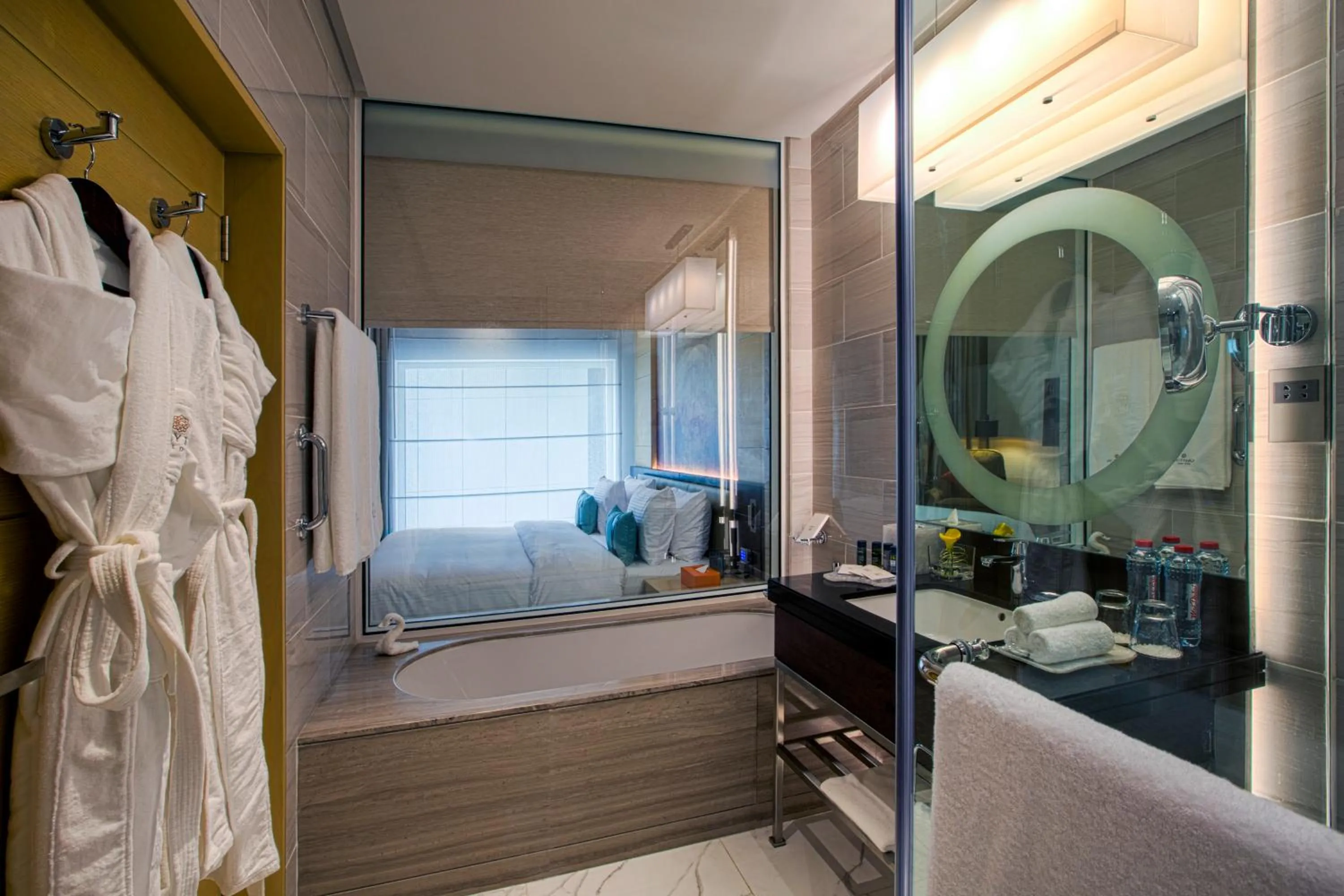 Bathroom, Bed in Grayton Hotel by Blazon Hotels
