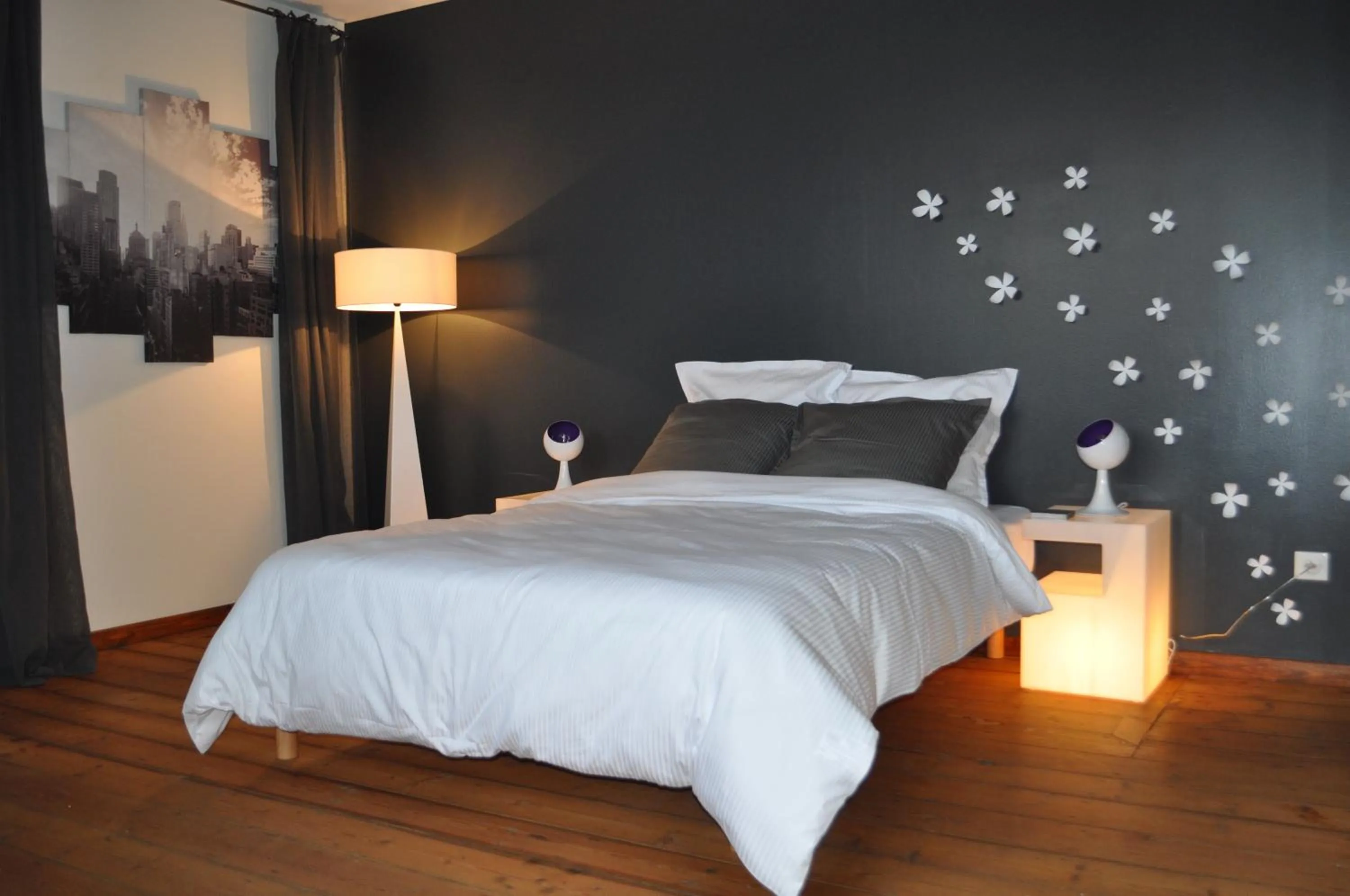 Photo of the whole room, Bed in Au Cœur du Jardin