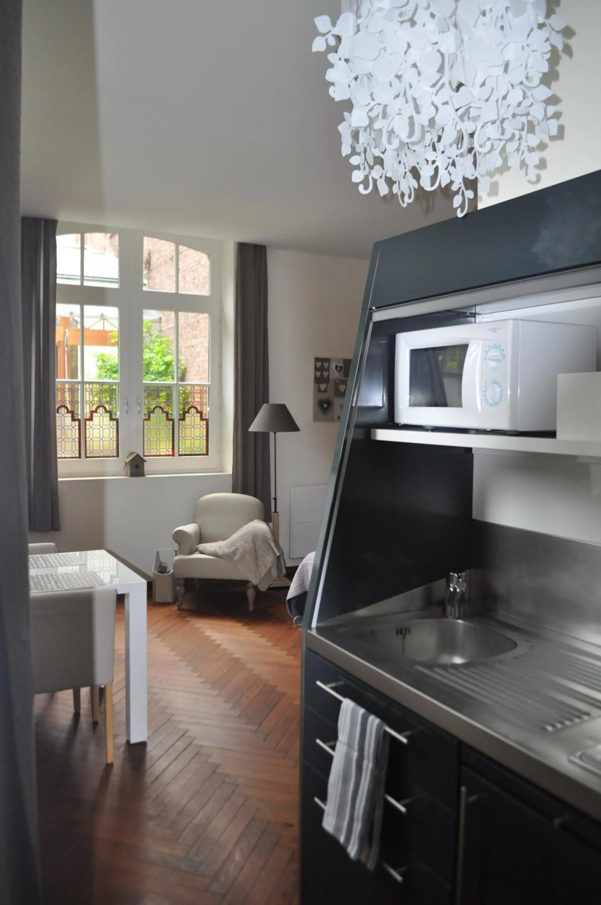 Kitchen or kitchenette, Bed in Au Cœur du Jardin