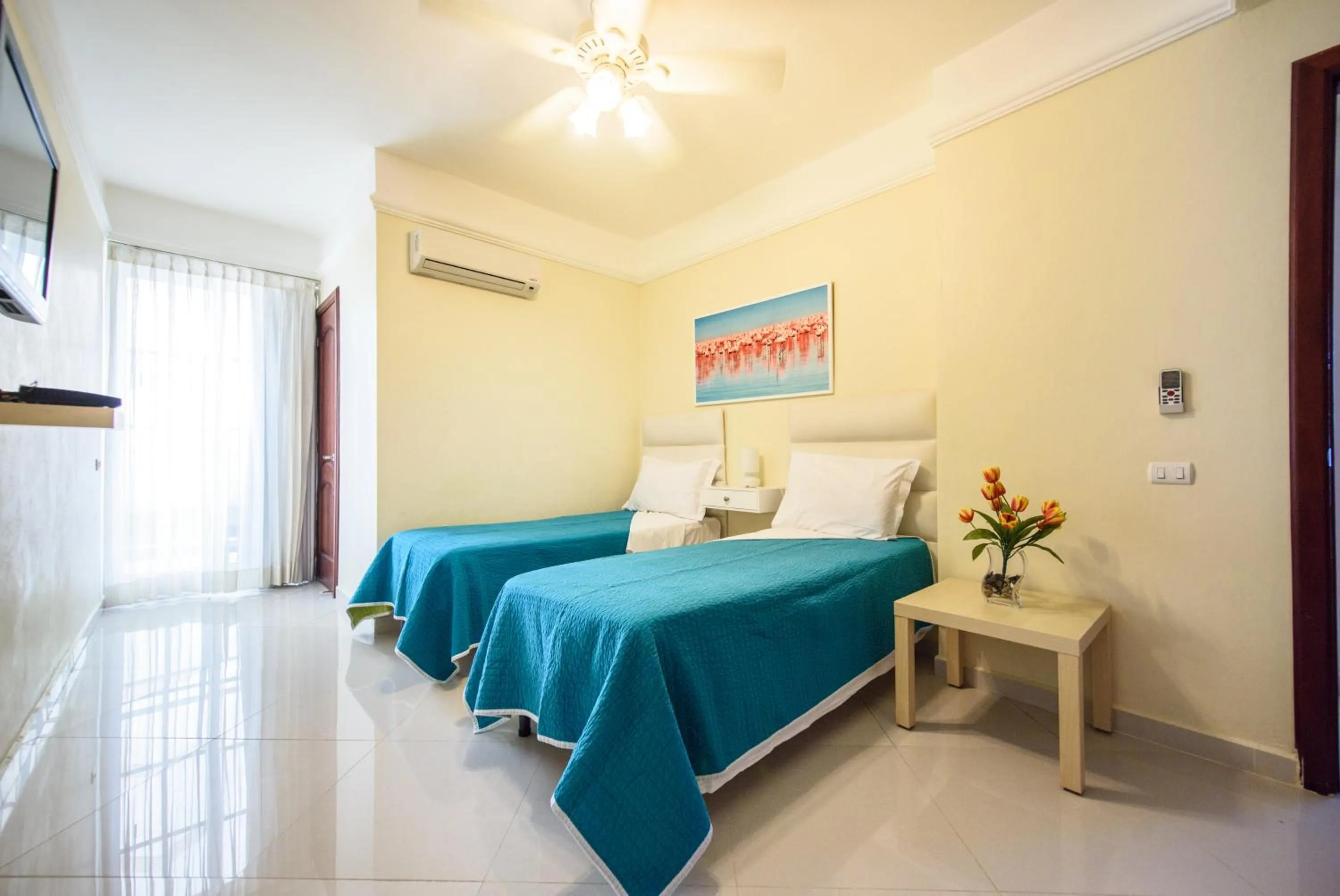 Bedroom, Bed in Hotel Shakey