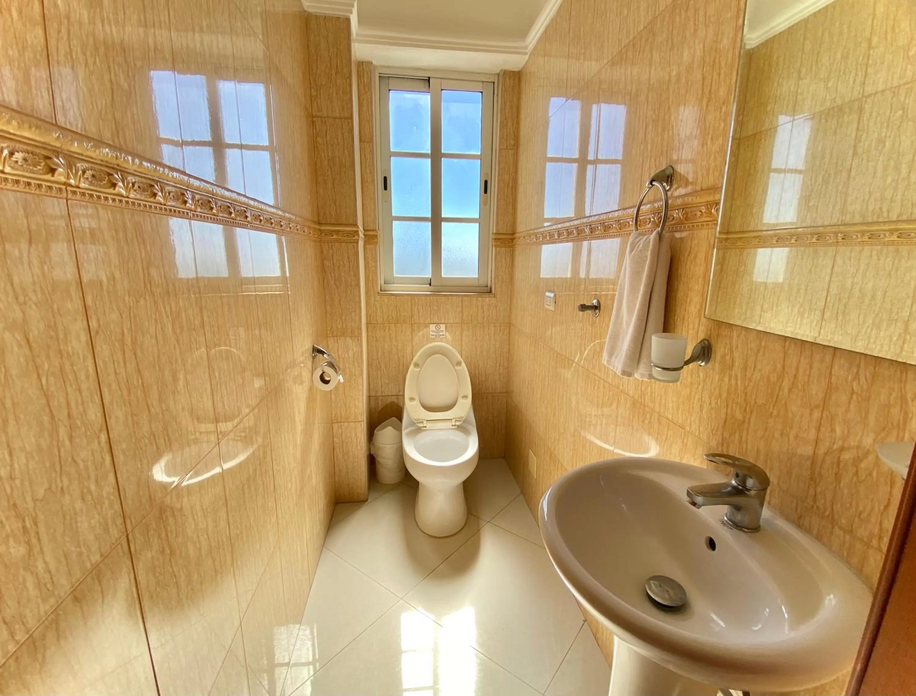 Bathroom in Hotel Shakey