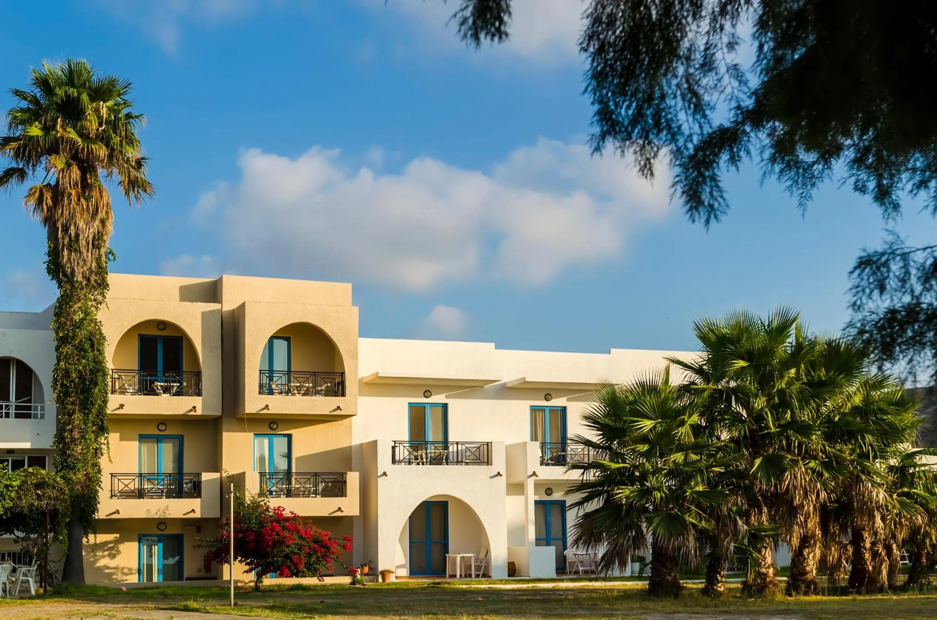 Facade/entrance in Olympia Mare