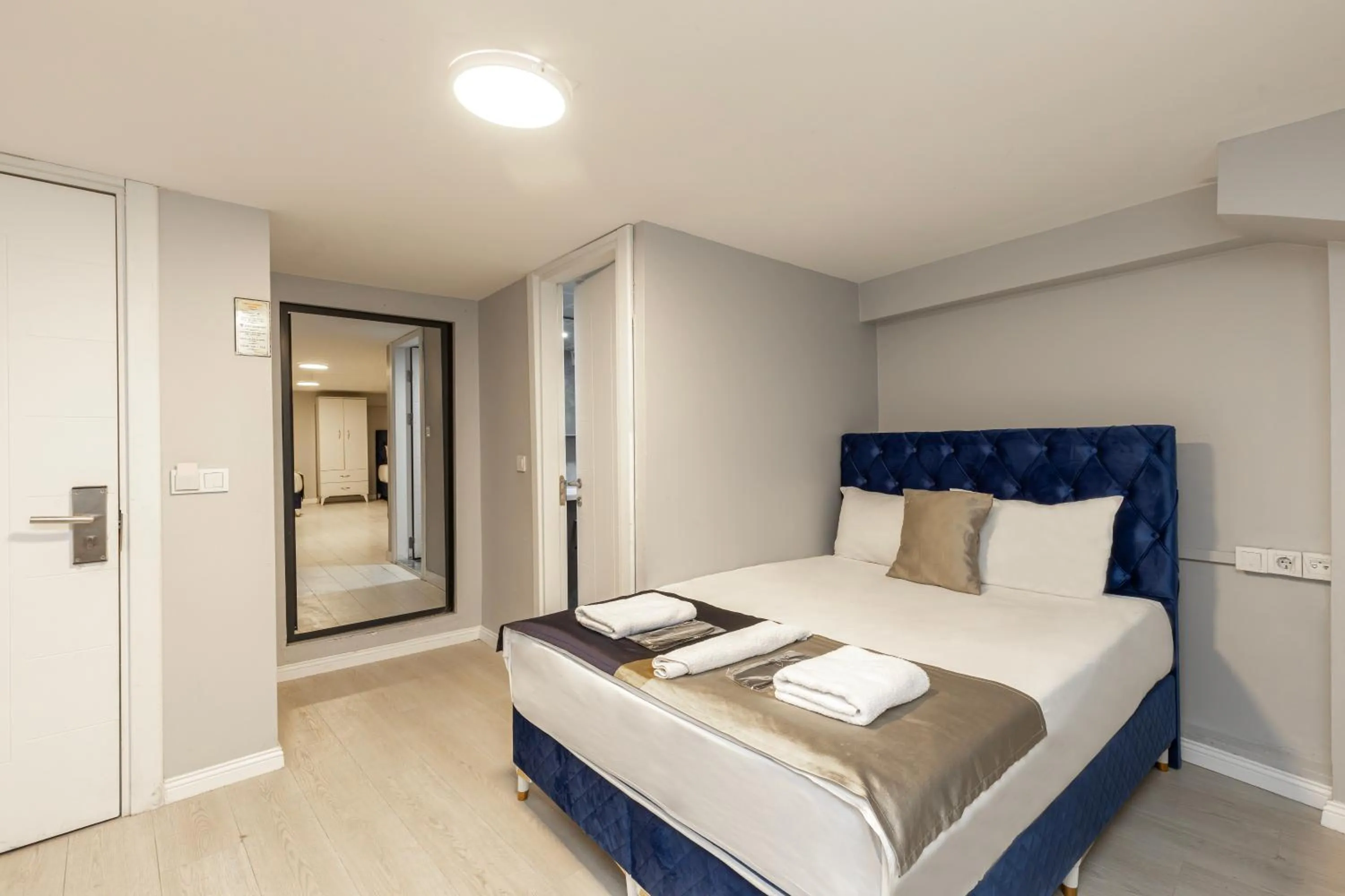 Photo of the whole room, Bed in Sirkeci Grand Family Hotel & SPA