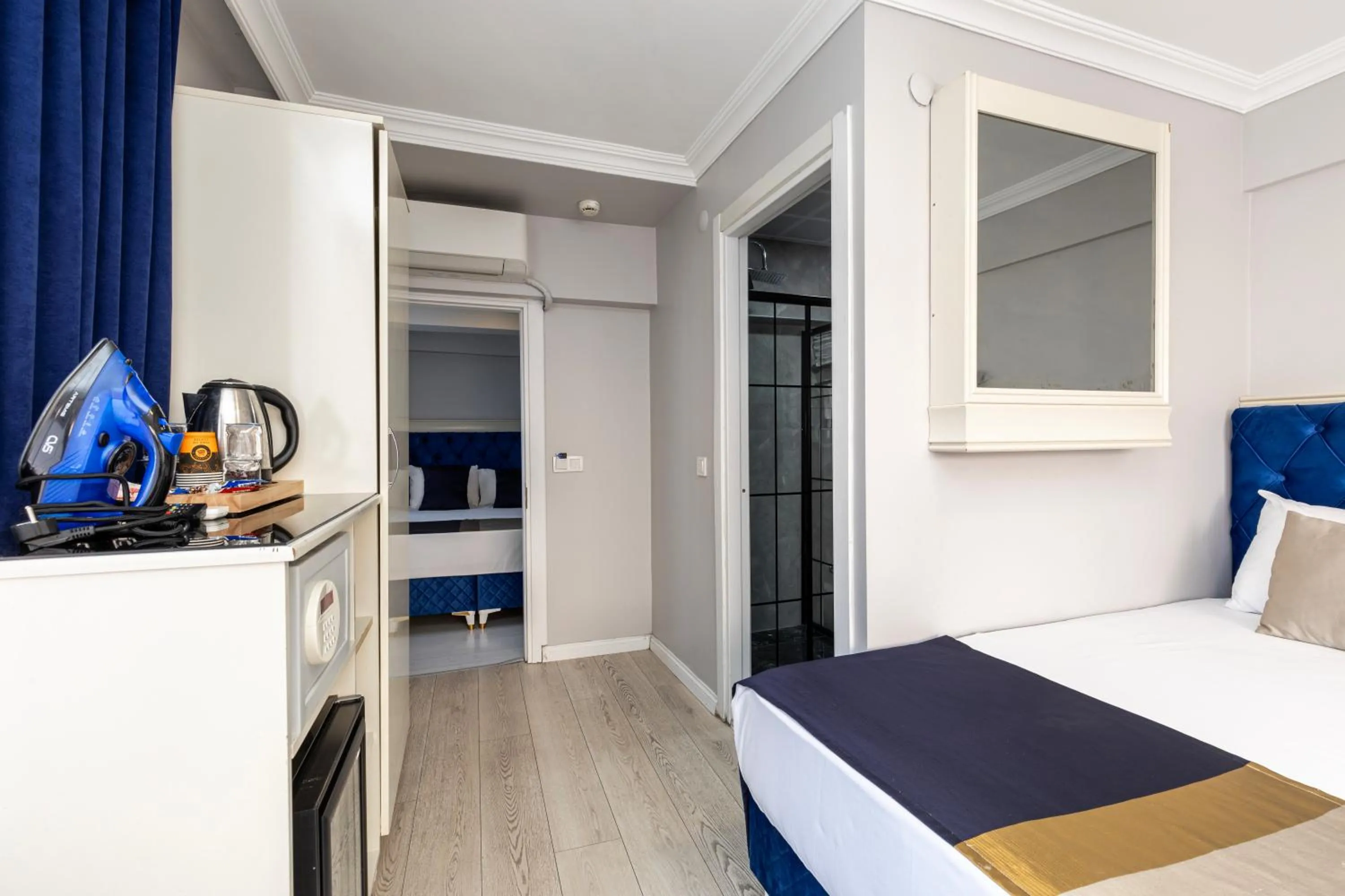 Photo of the whole room, Bed in Sirkeci Grand Family Hotel & SPA