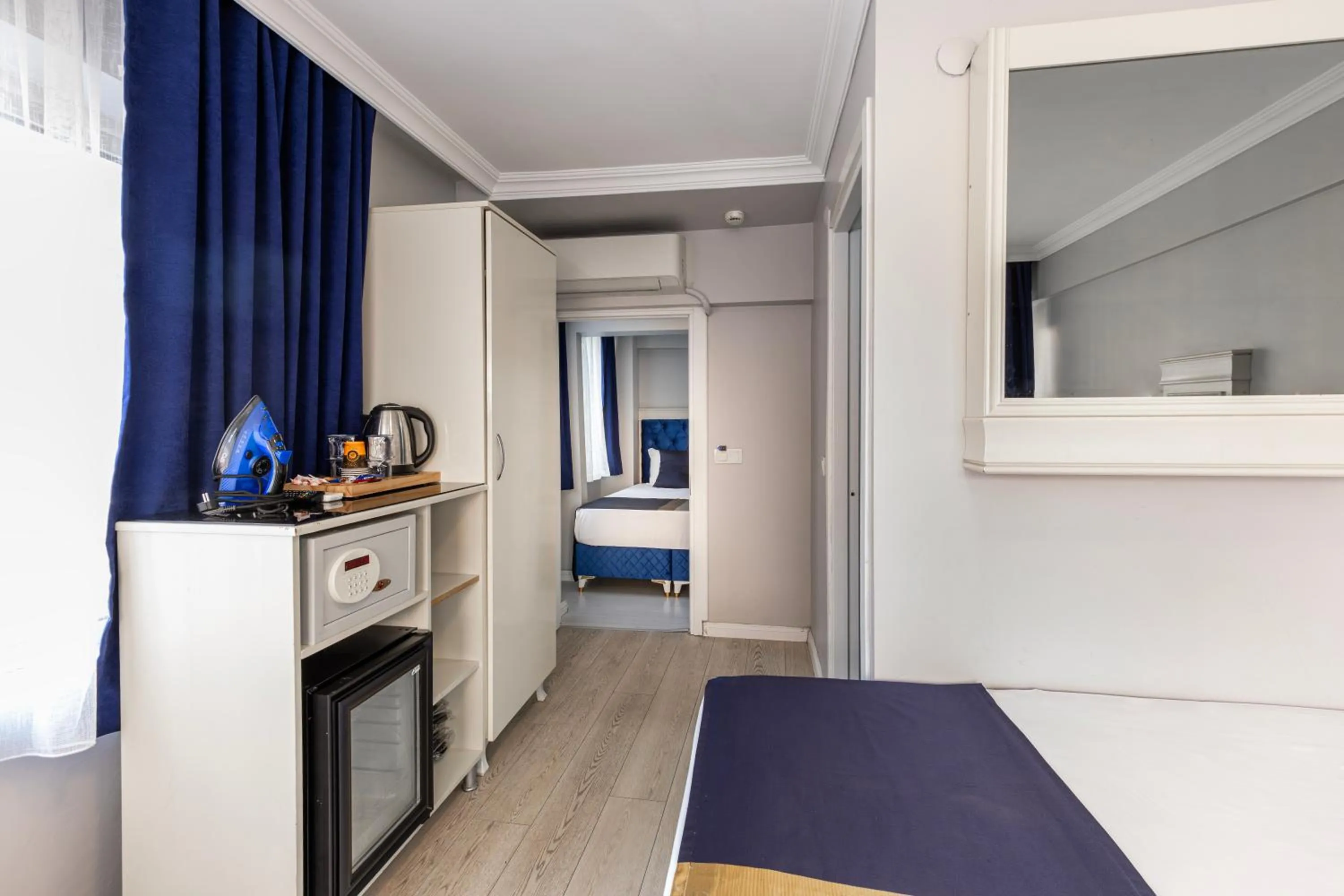 Photo of the whole room, Bed in Sirkeci Grand Family Hotel & SPA