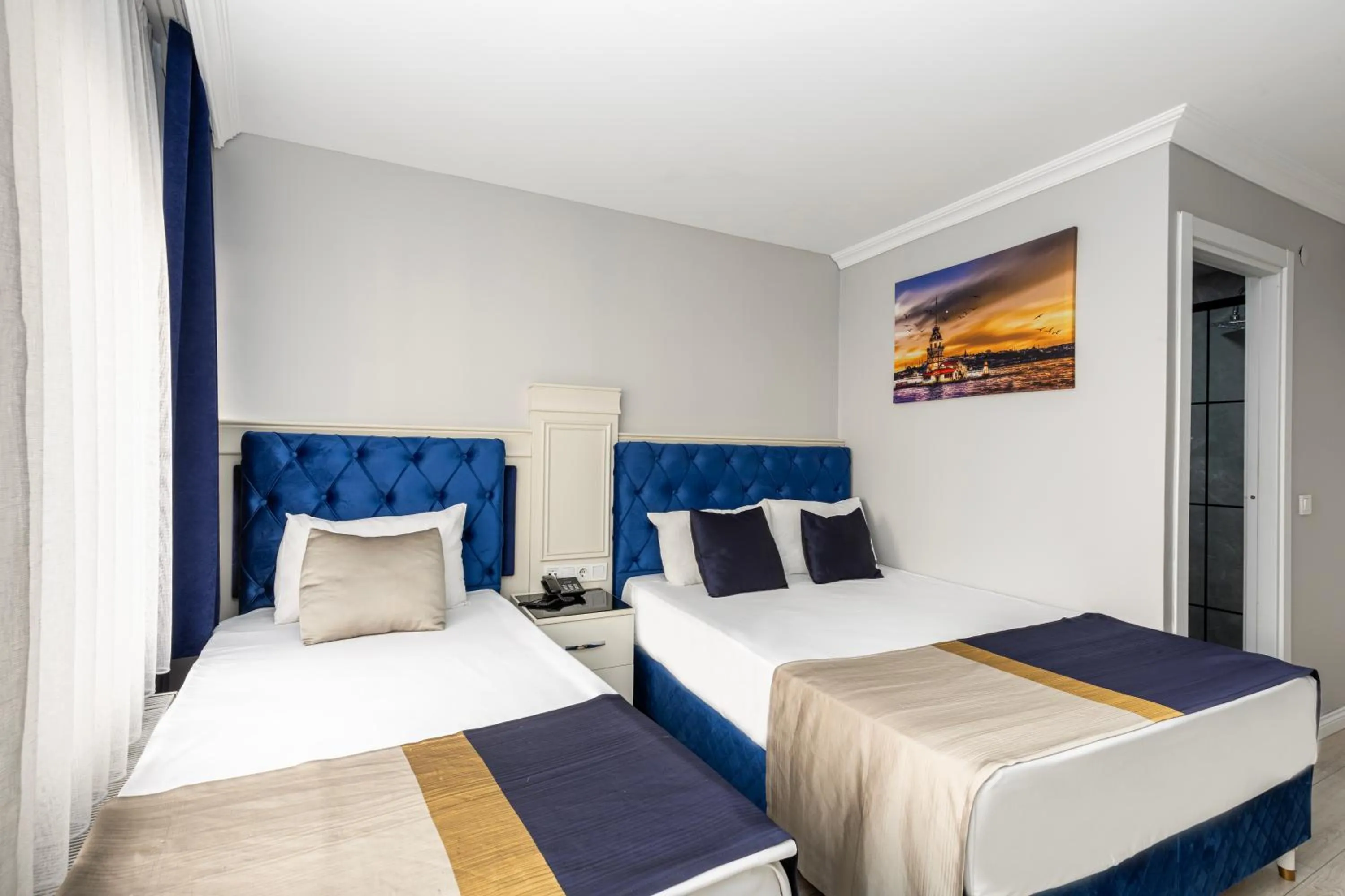 Photo of the whole room, Bed in Sirkeci Grand Family Hotel & SPA