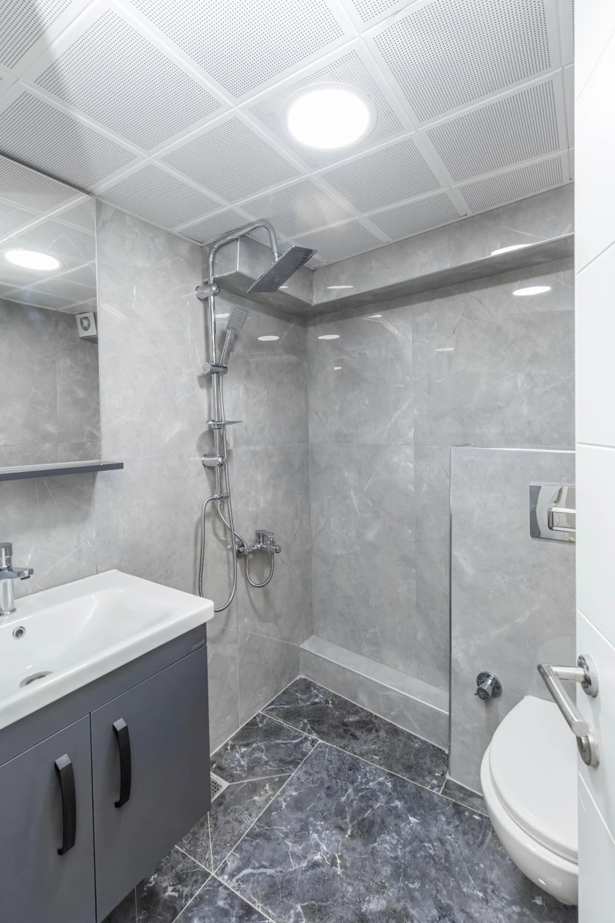 Shower in Sirkeci Grand Family Hotel & SPA