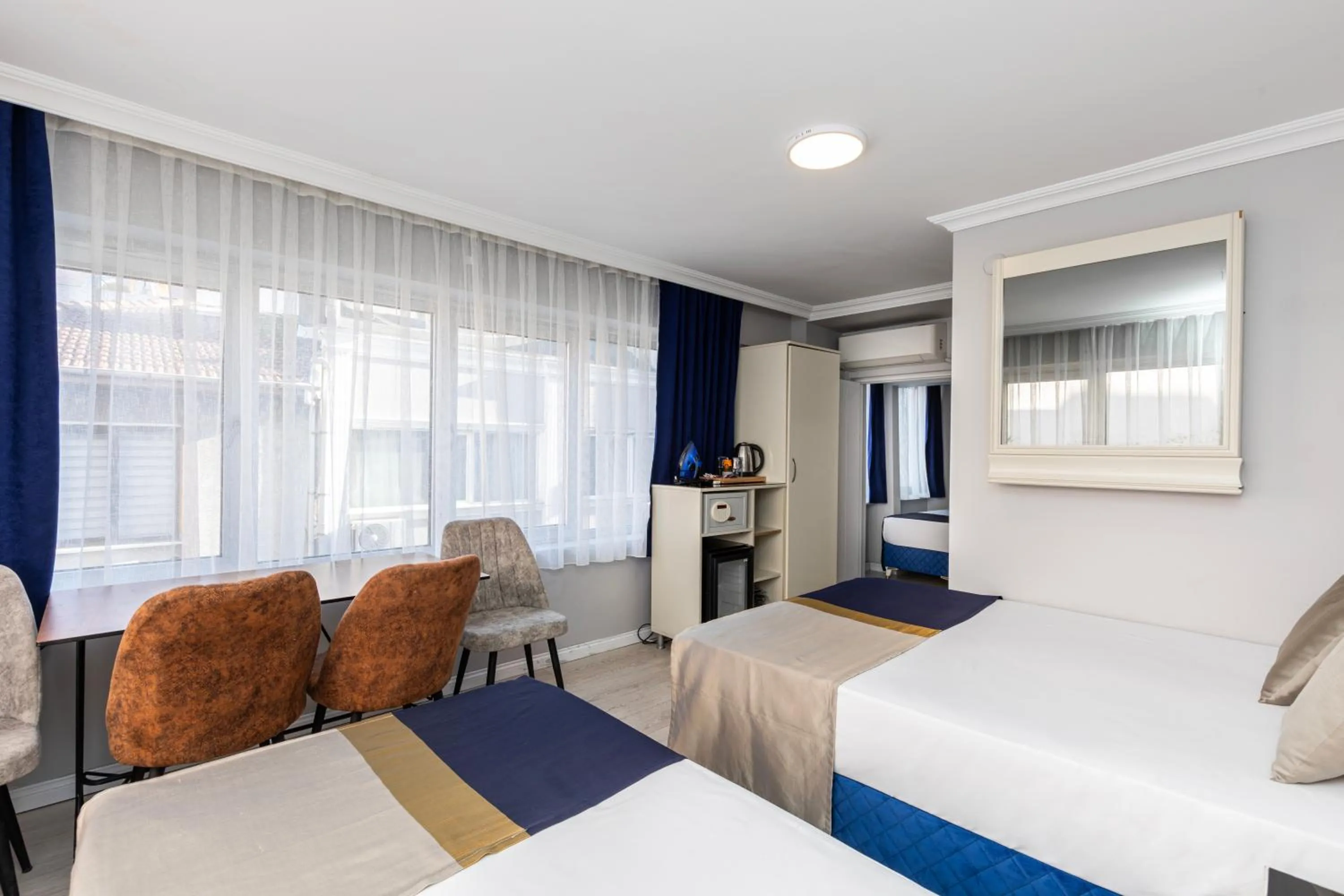 Photo of the whole room, Bed in Sirkeci Grand Family Hotel & SPA