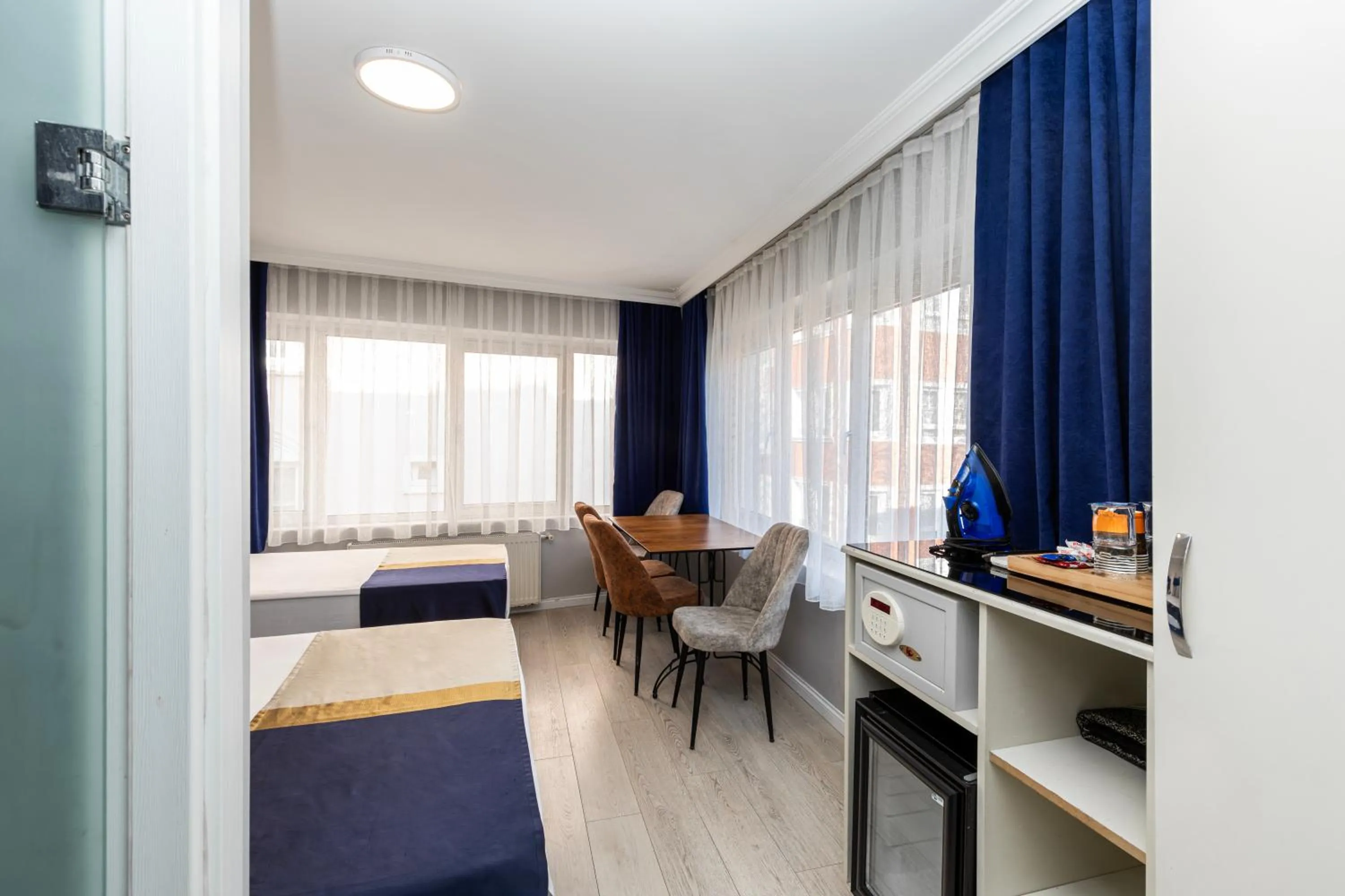 Photo of the whole room, Bed in Sirkeci Grand Family Hotel & SPA