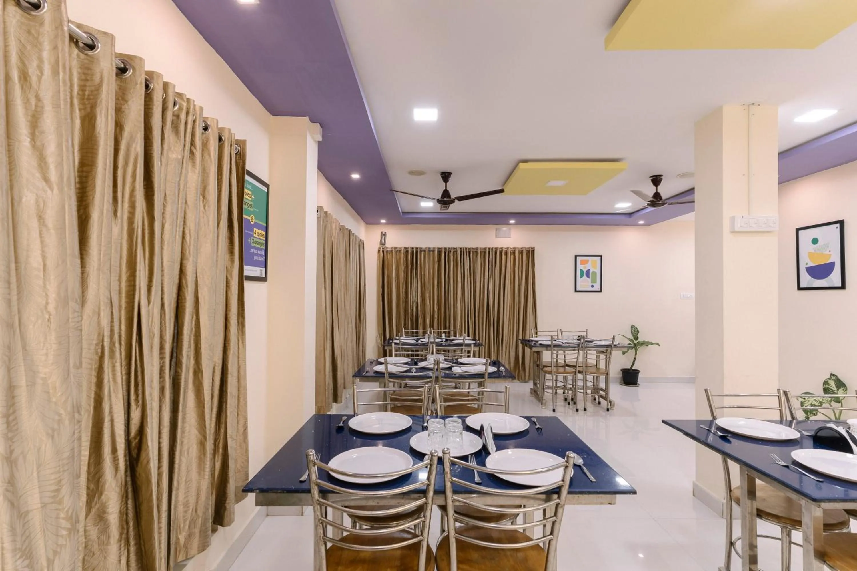 Restaurant/places to eat in Treebo SNS Grand Inn With Swimming Pool