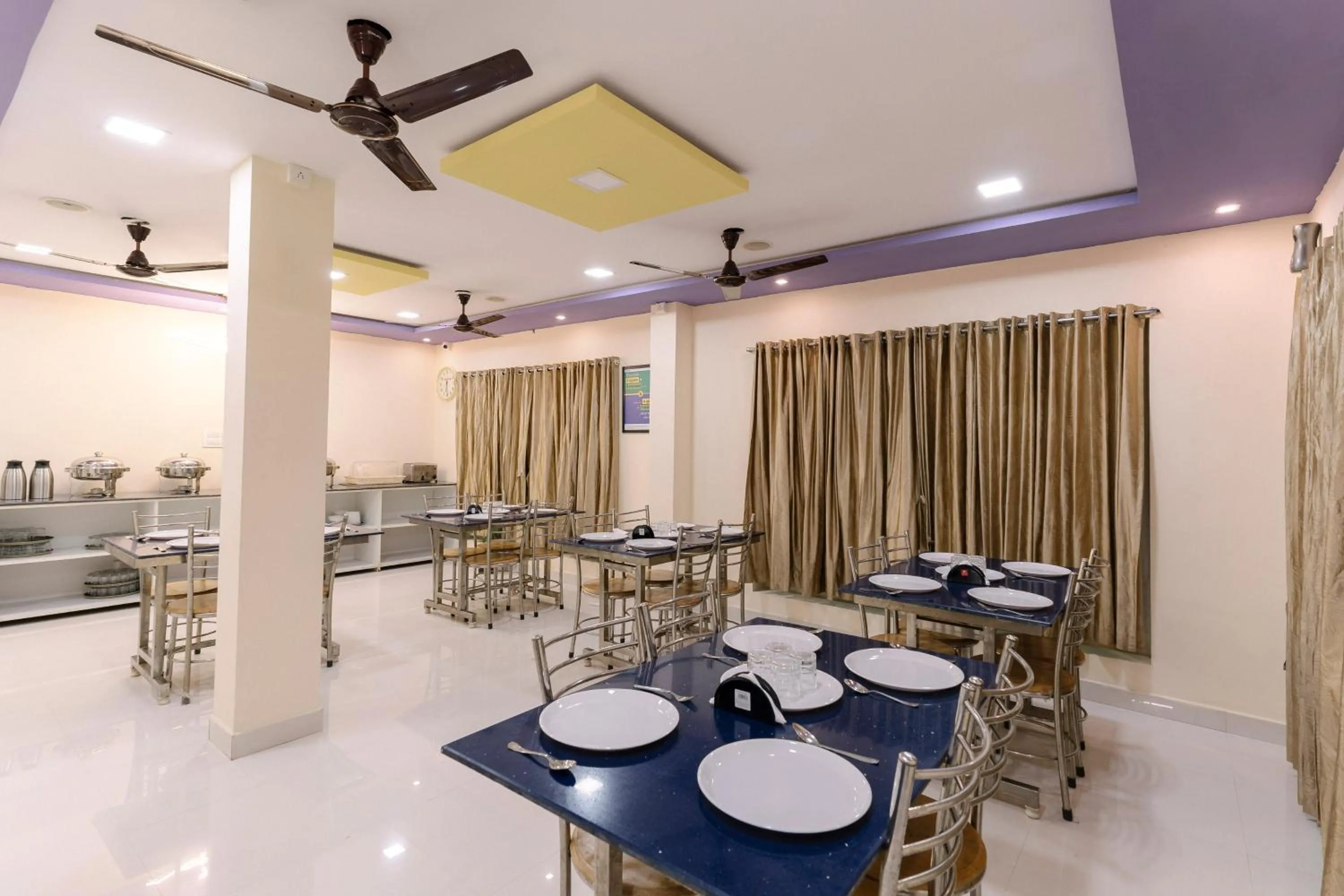 Restaurant/places to eat in Treebo SNS Grand Inn With Swimming Pool