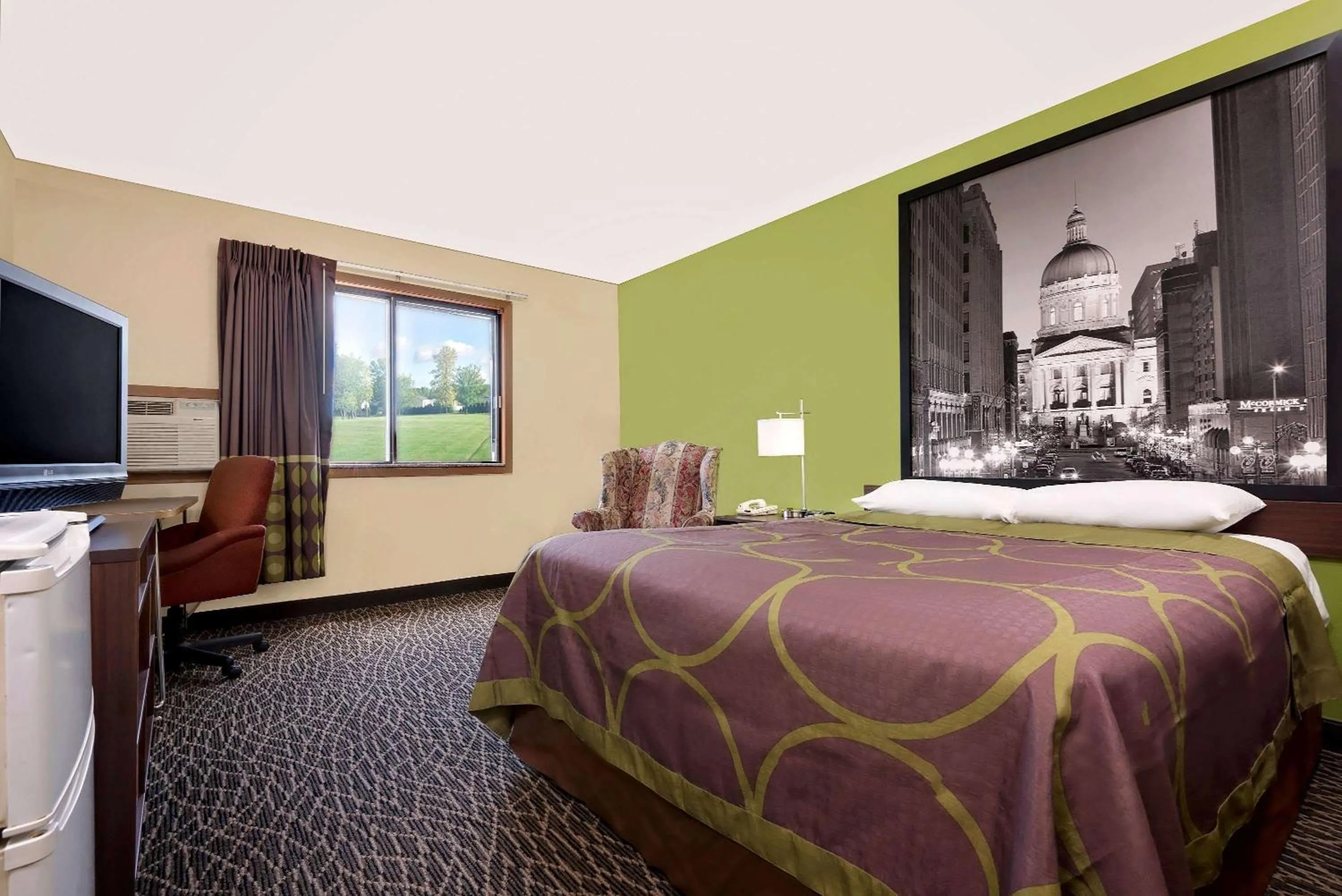 Photo of the whole room, Bed in Super 8 by Wyndham Muncie/Ball St. College Area