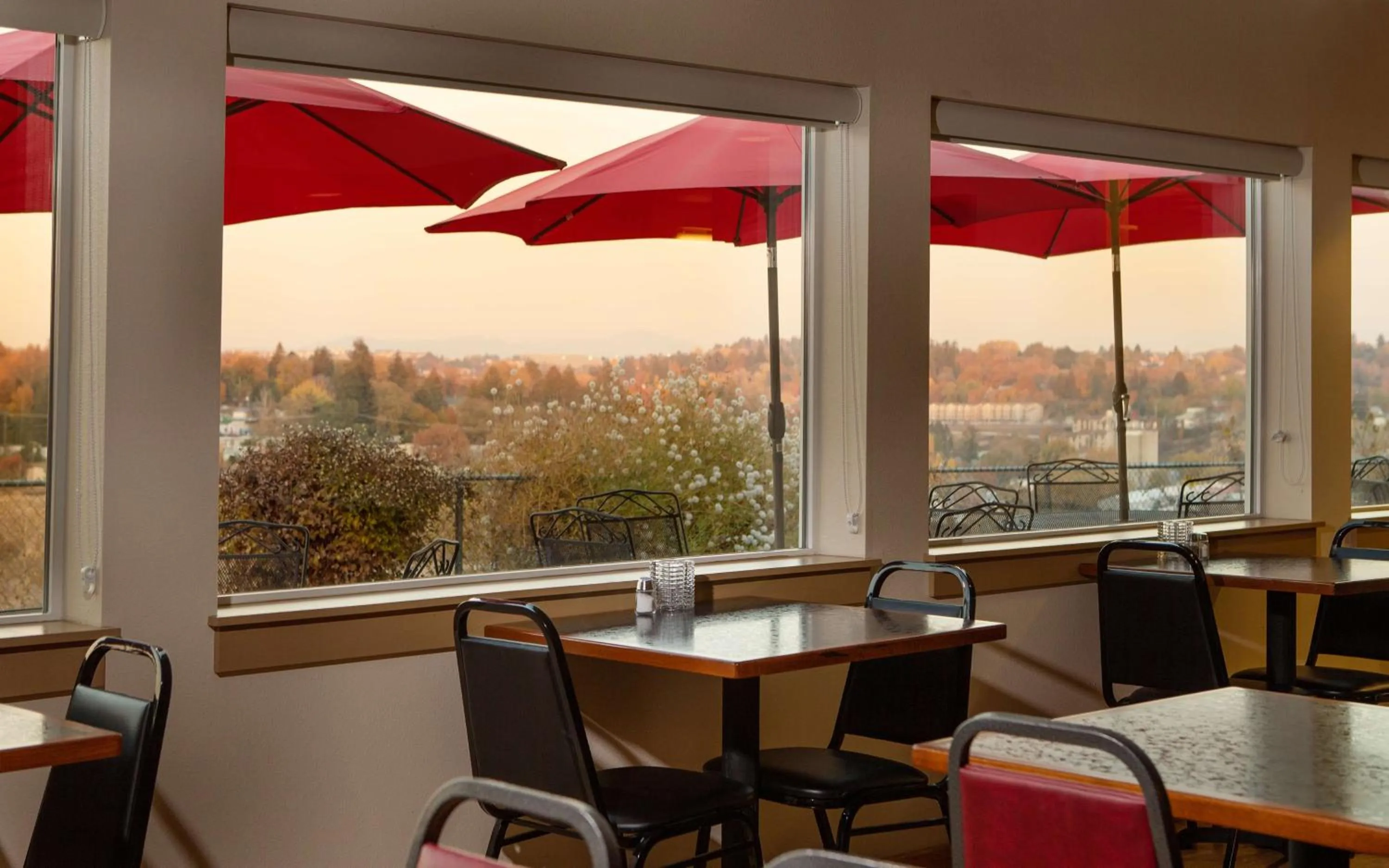 Restaurant/places to eat in Coast Hilltop Inn