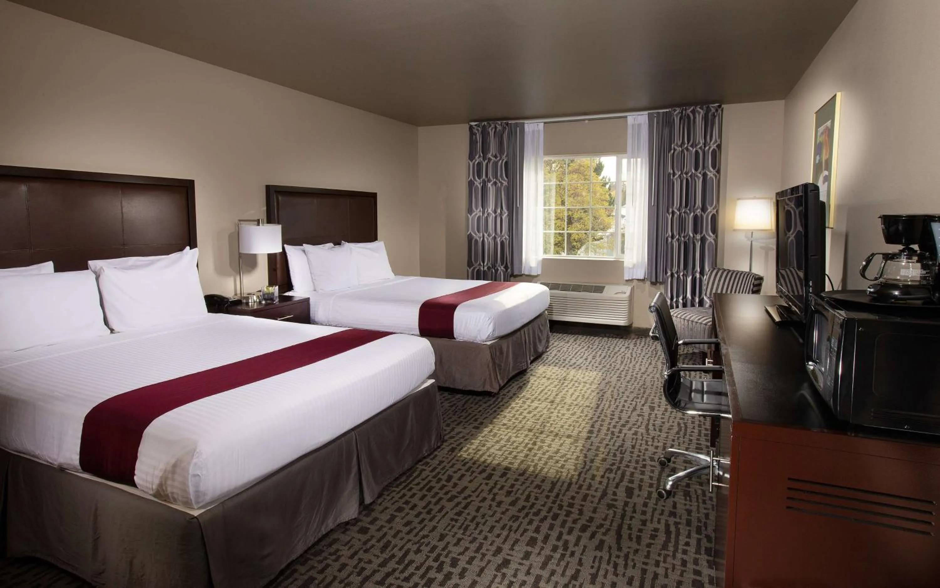 Bedroom, Bed in Coast Hilltop Inn