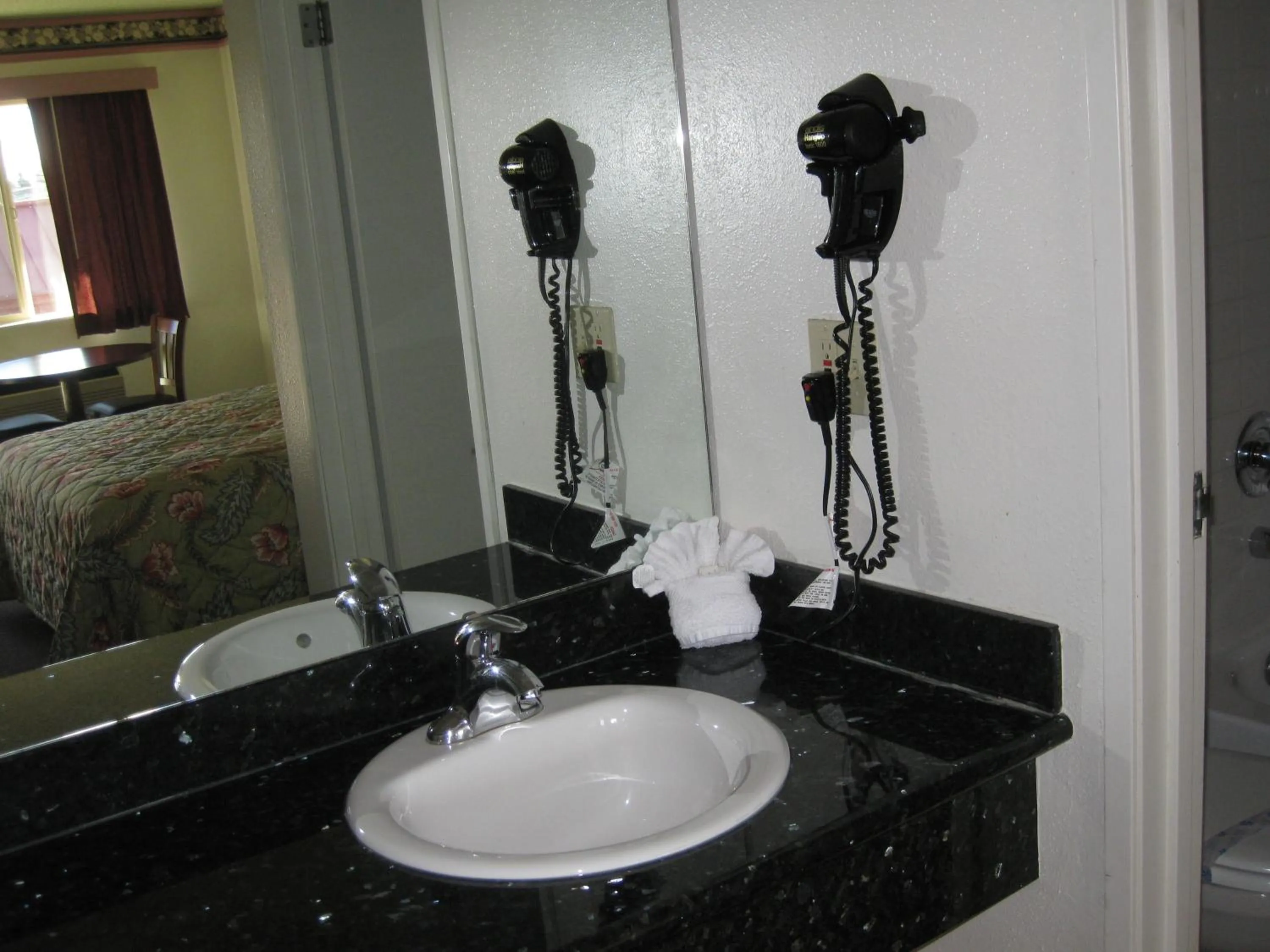 Bathroom in Sunrise Inn