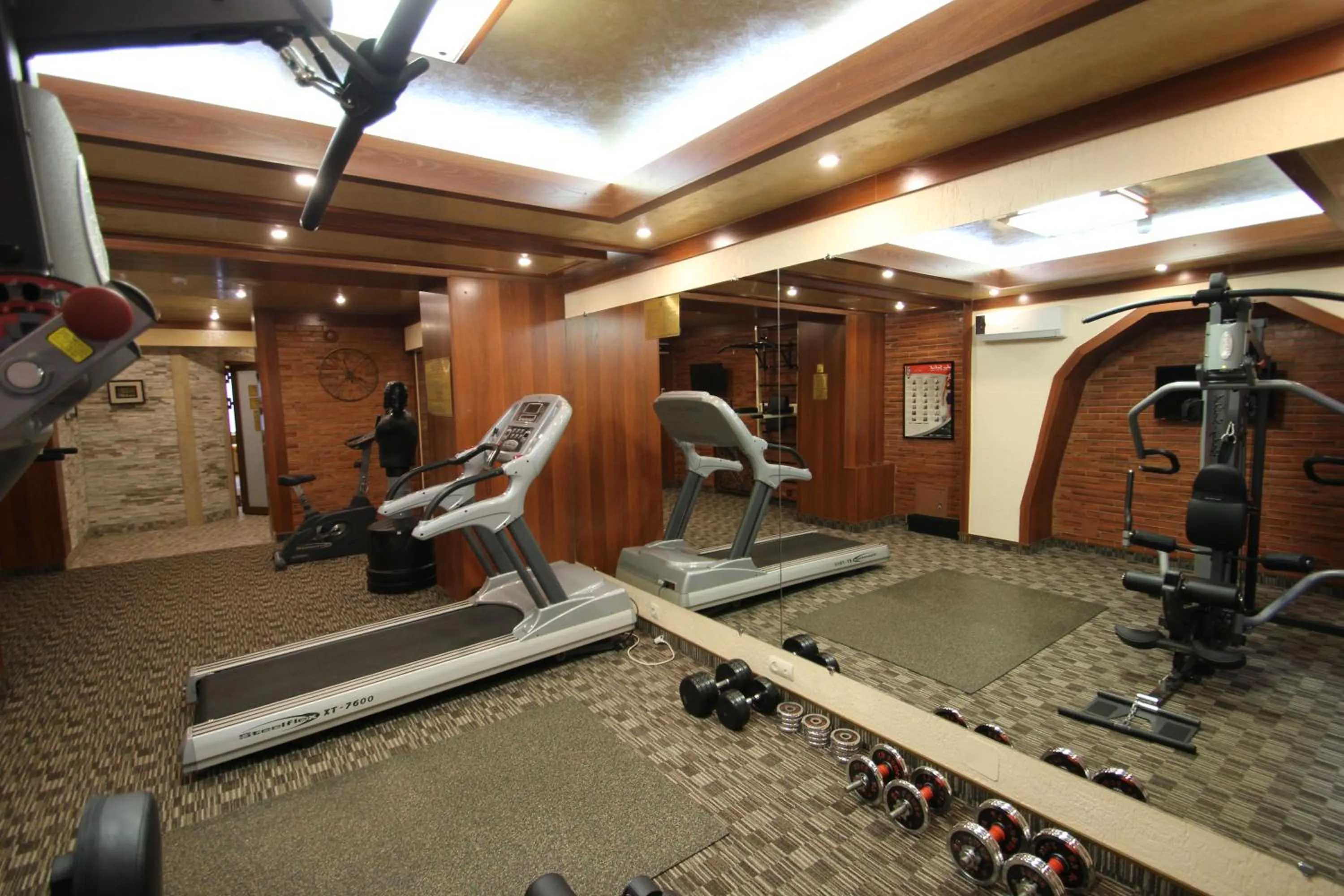 Fitness centre/facilities in Hotel Uyut Almaty