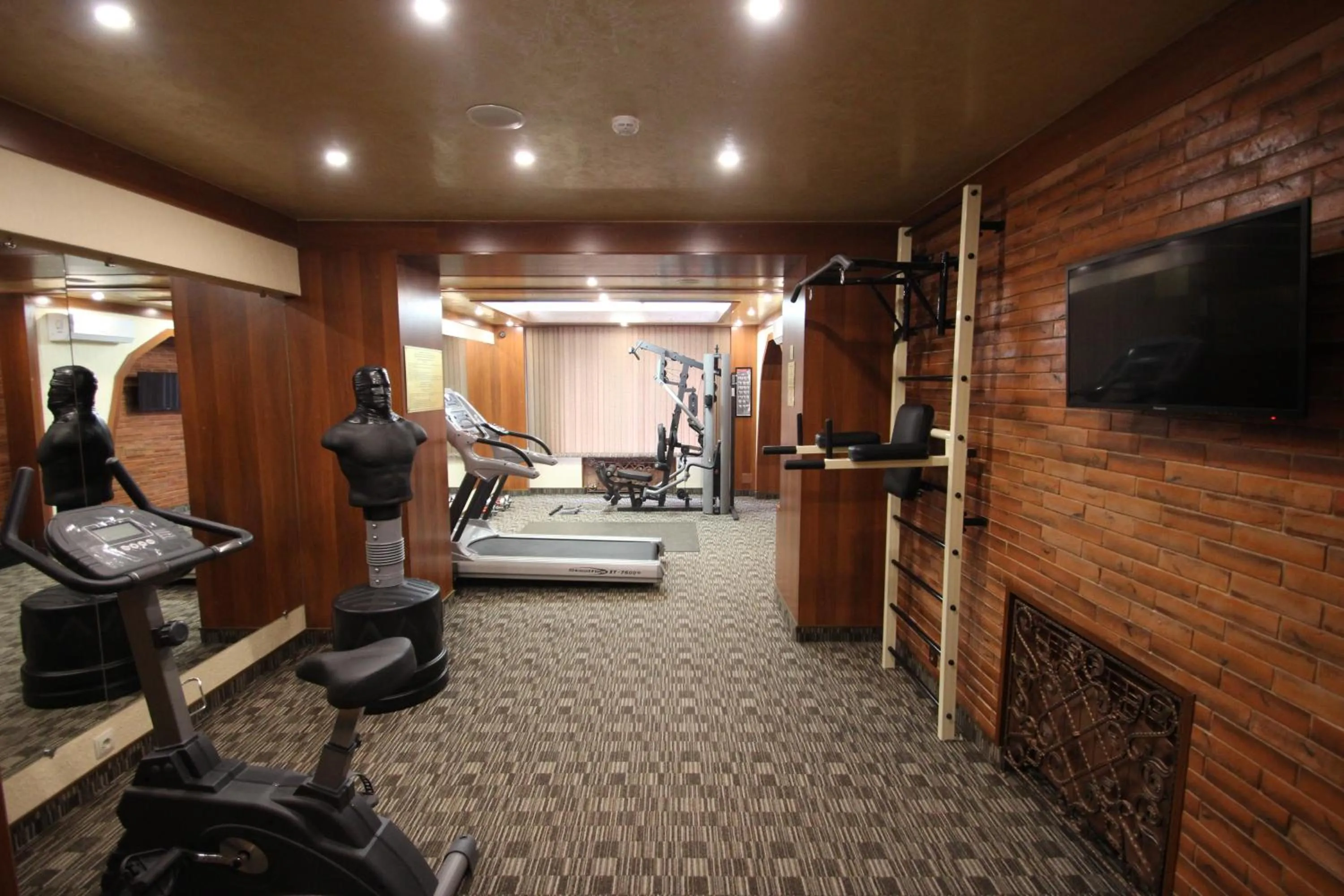 Fitness centre/facilities in Hotel Uyut Almaty