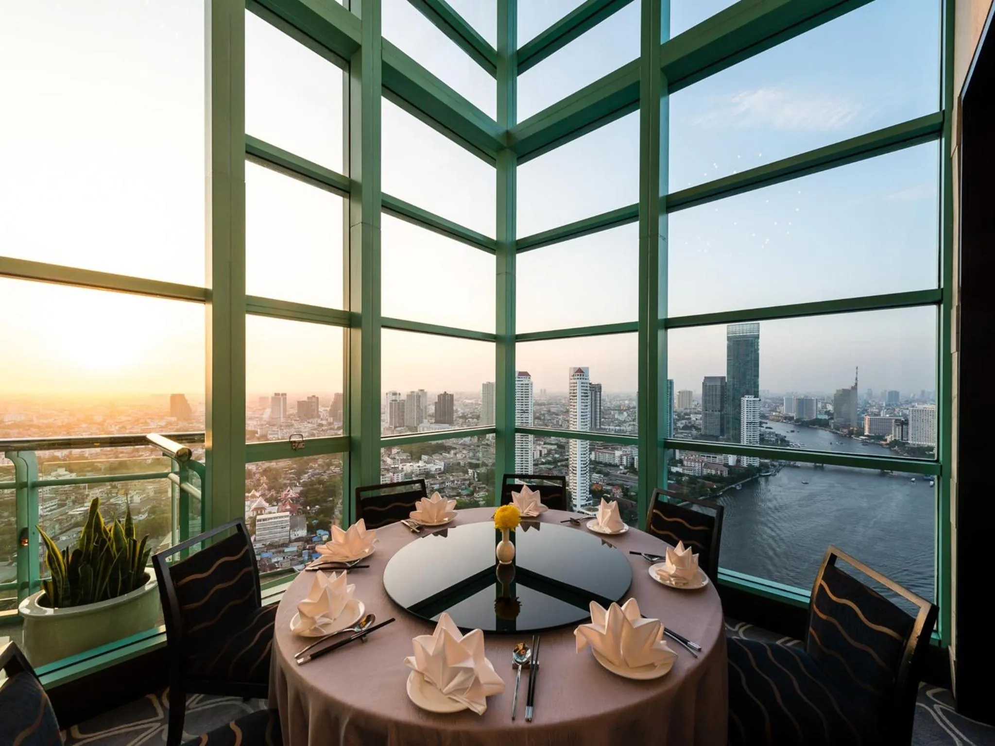 Restaurant/places to eat in Chatrium Hotel Riverside Bangkok