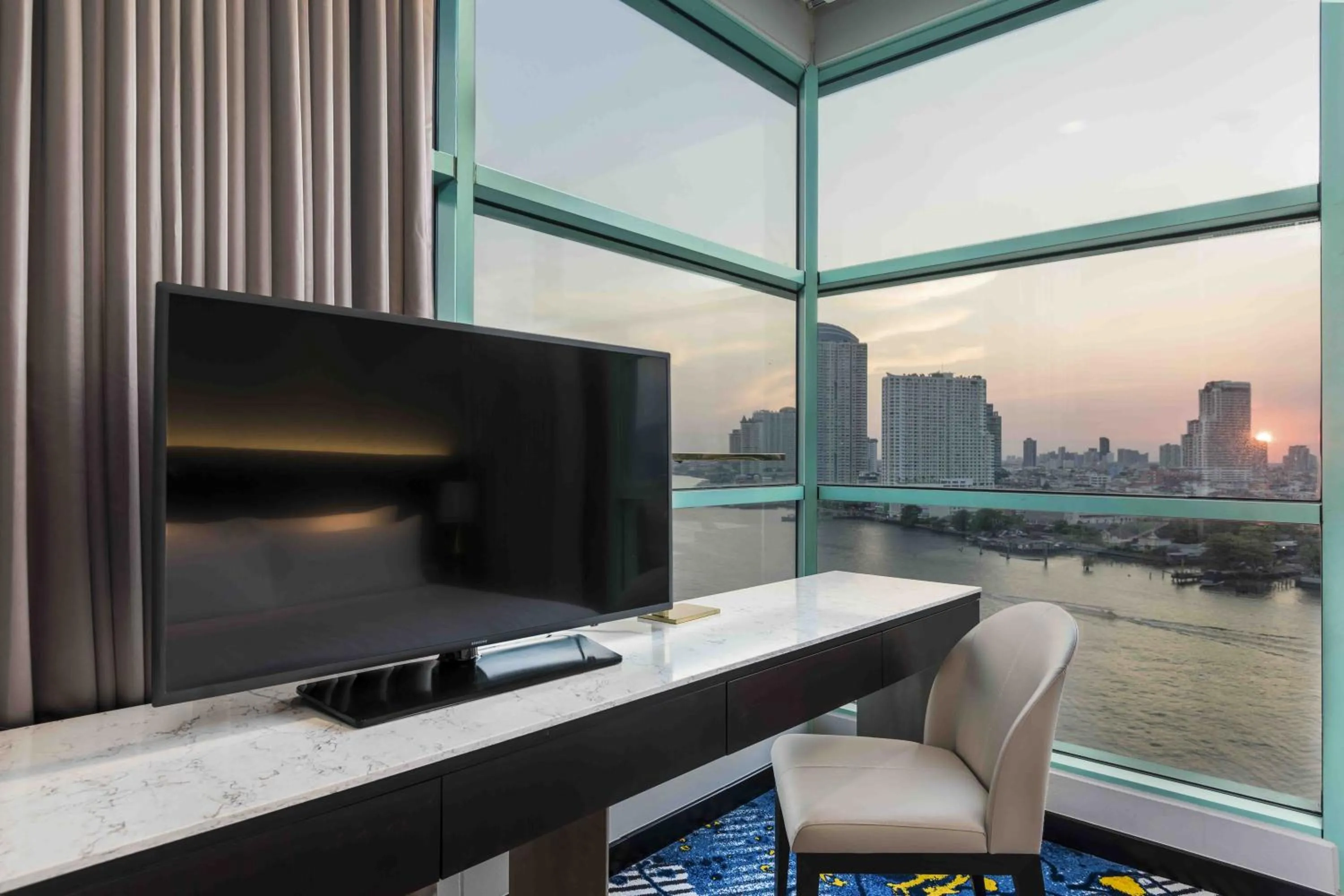 TV and multimedia in Chatrium Hotel Riverside Bangkok