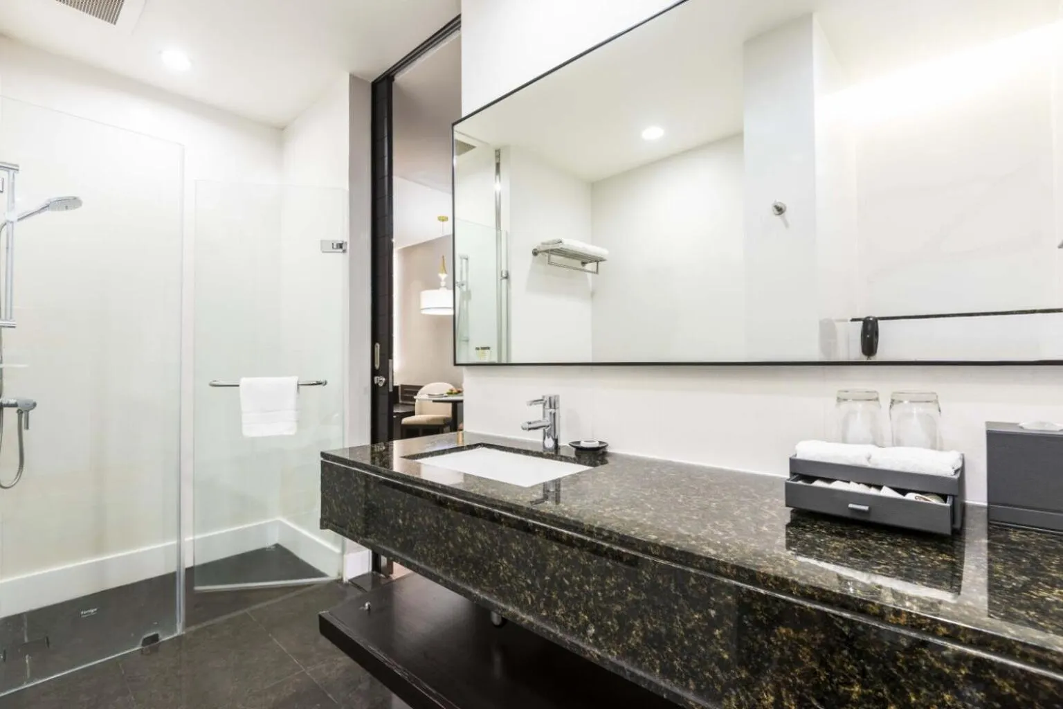 Shower in Chatrium Hotel Riverside Bangkok