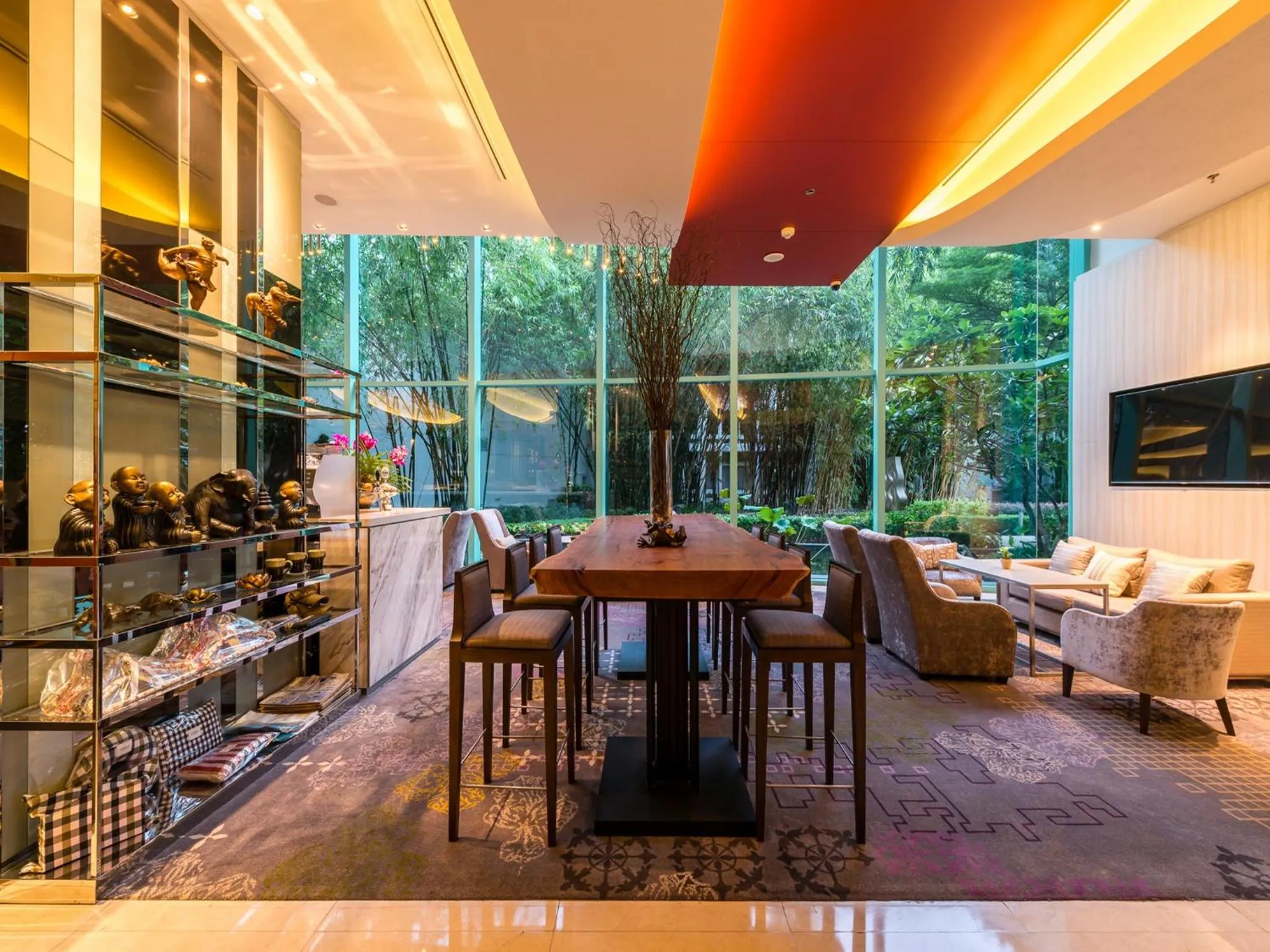 Restaurant/places to eat in Chatrium Hotel Riverside Bangkok