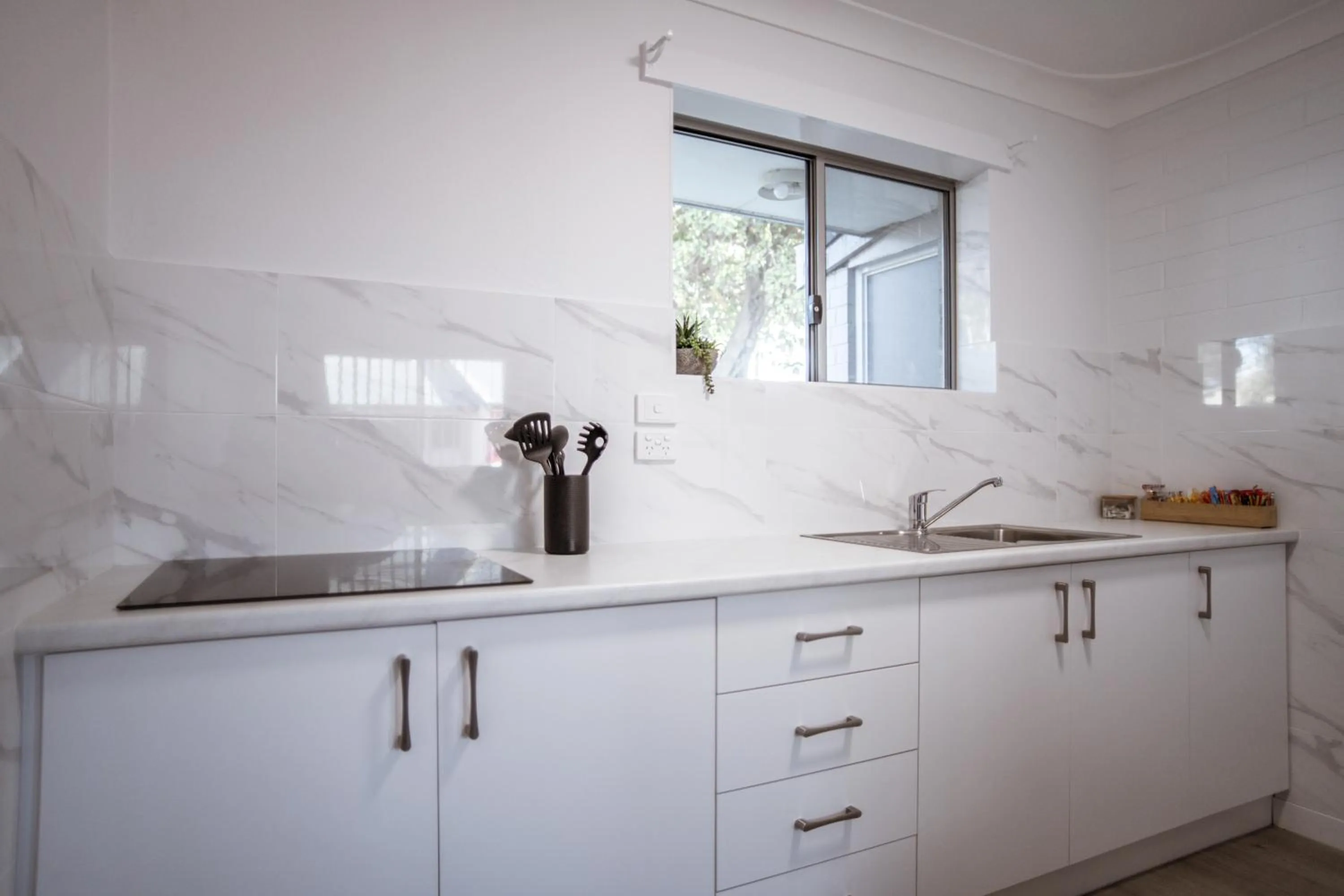 Kitchen or kitchenette in Archipelago Apartments Esperance