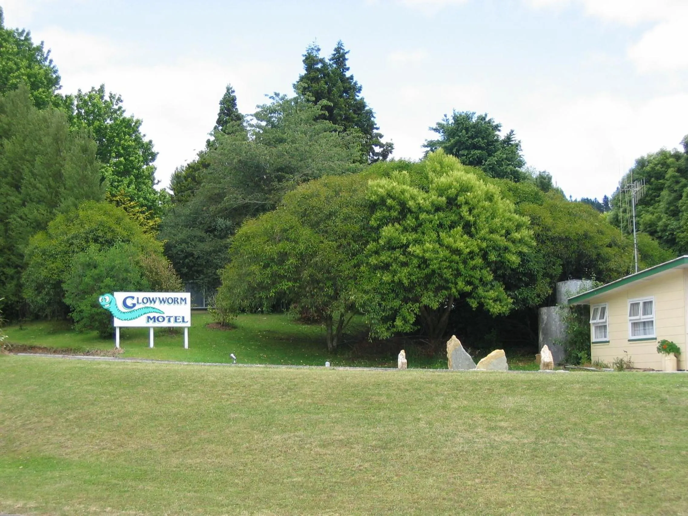 Day in Glow Worm Motel