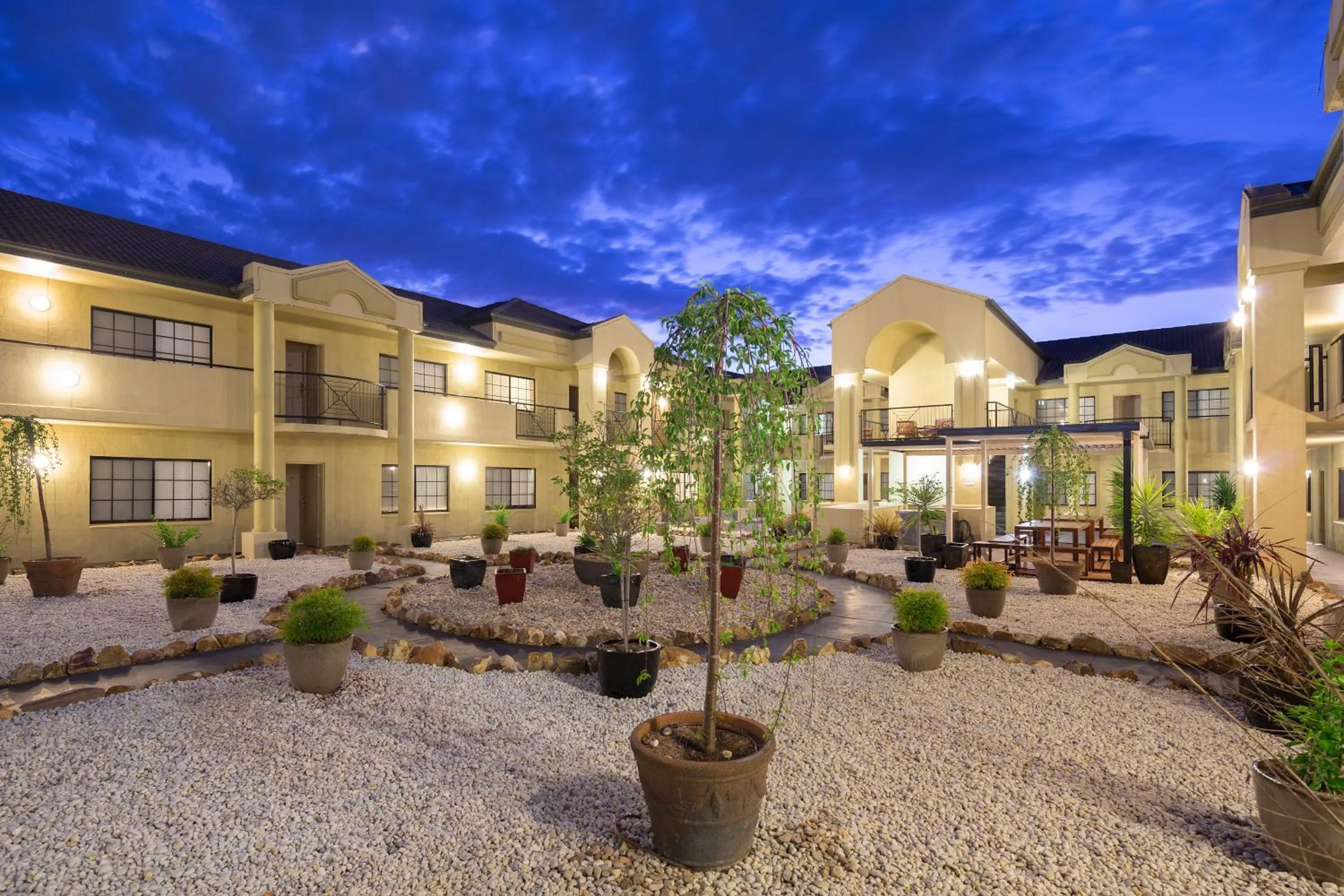 Garden in Canberra Parklands Central Apartment Hotel Official