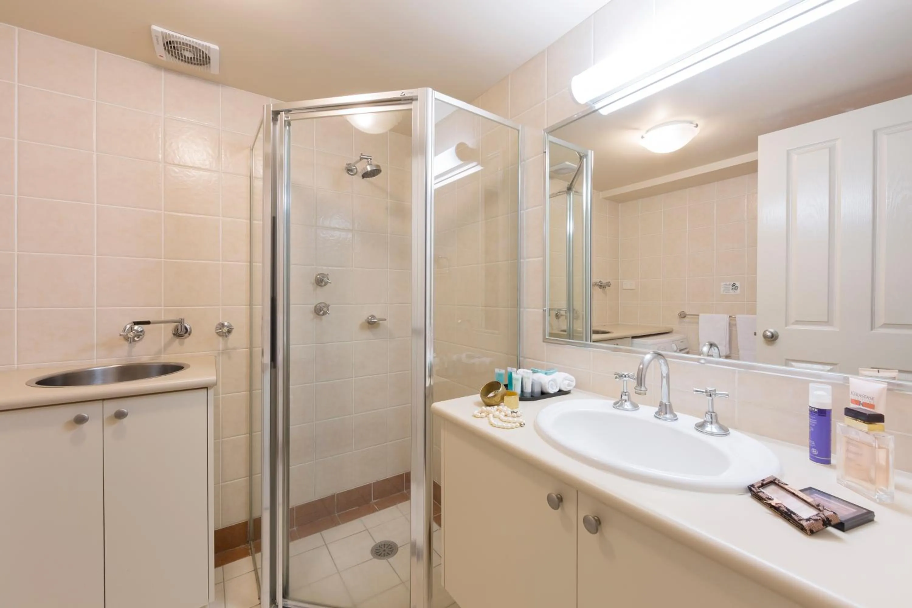 Bathroom in Canberra Parklands Central Apartment Hotel Official