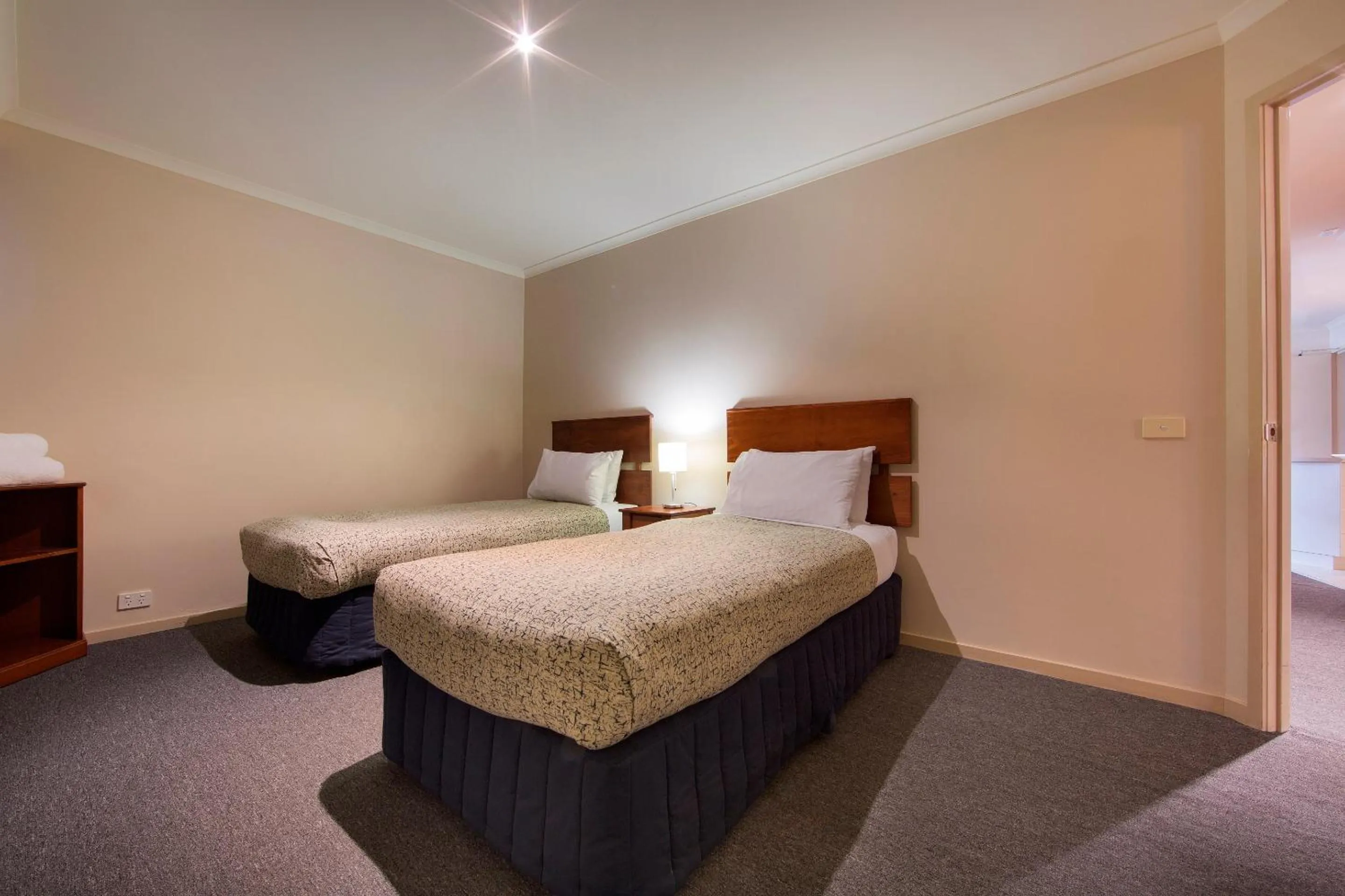 Bedroom, Bed in Canberra Parklands Central Apartment Hotel Official