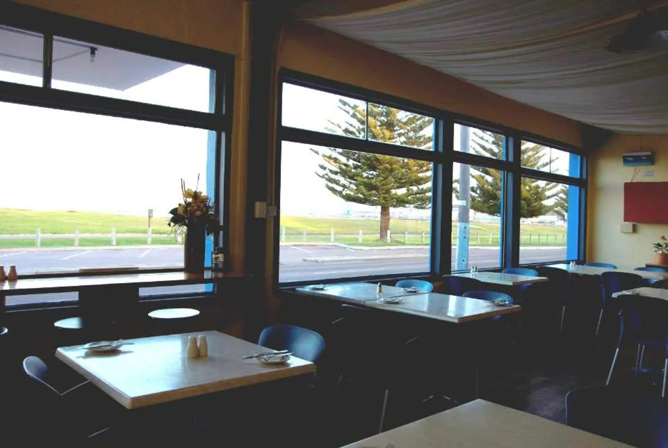 Restaurant/places to eat in Esperance Beachfront Resort