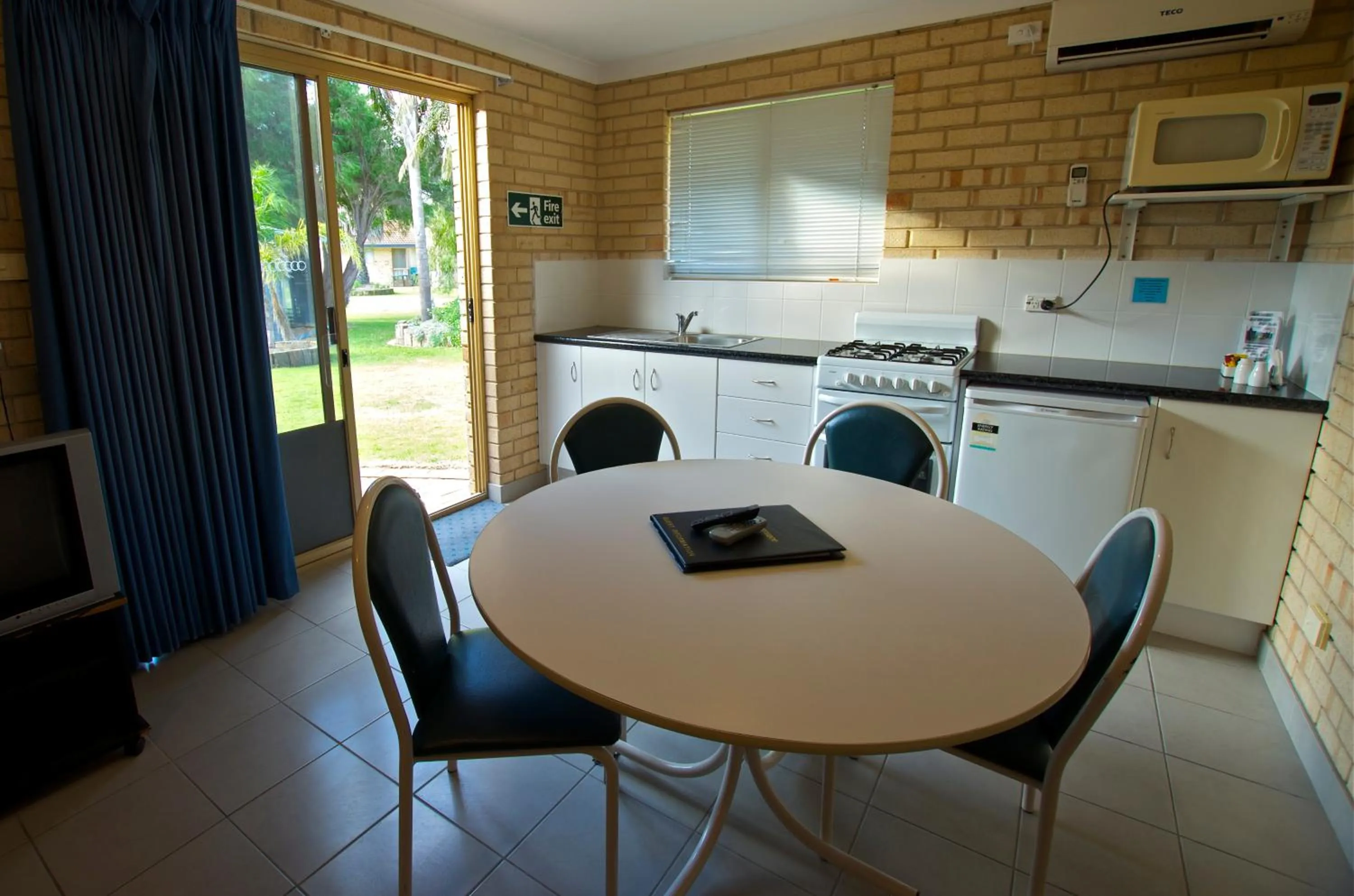 Kitchen or kitchenette in Esperance Beachfront Resort