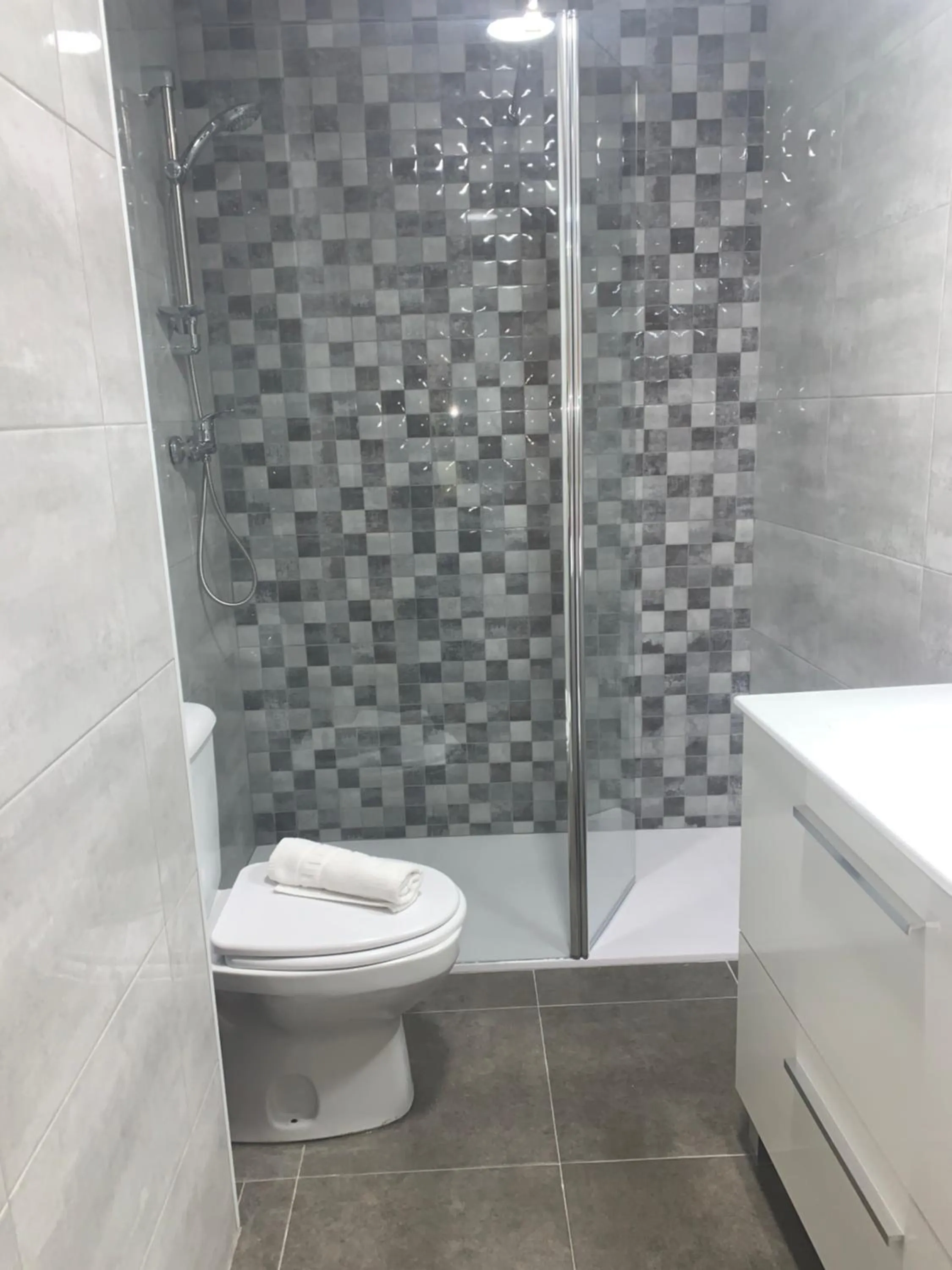 Shower in Zerka Centro