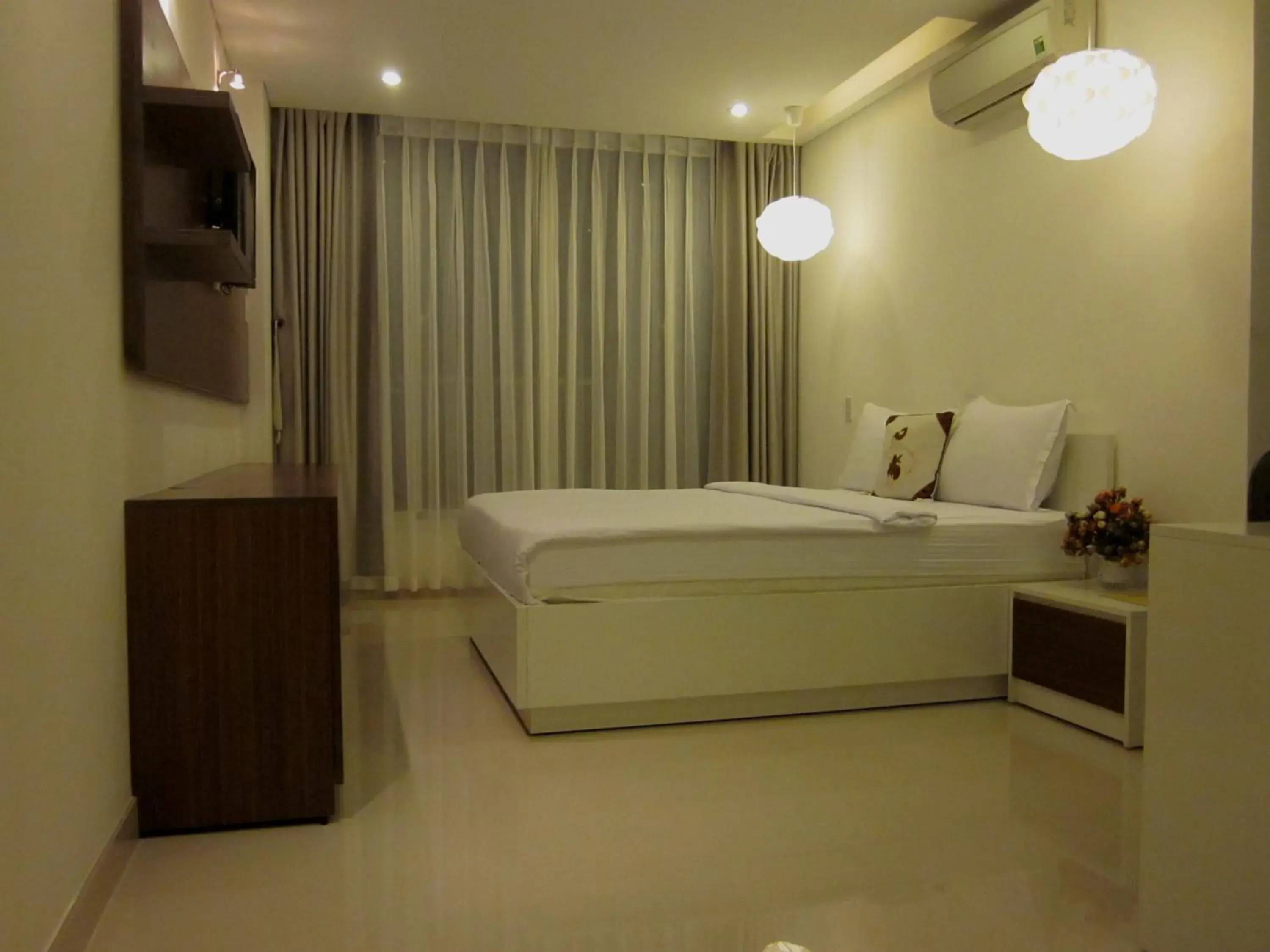 Deluxe Double Room with Balcony in Yellow House Saigon Deluxe Double Room with Balcony in Yellow House Saigon