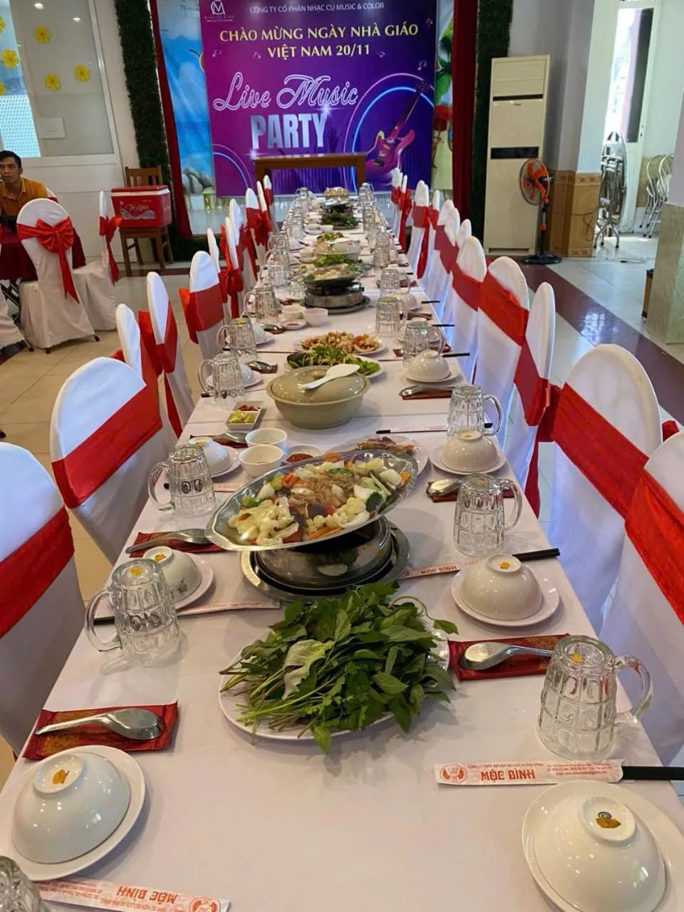 Restaurant/places to eat in Seika Hotel by The Moment