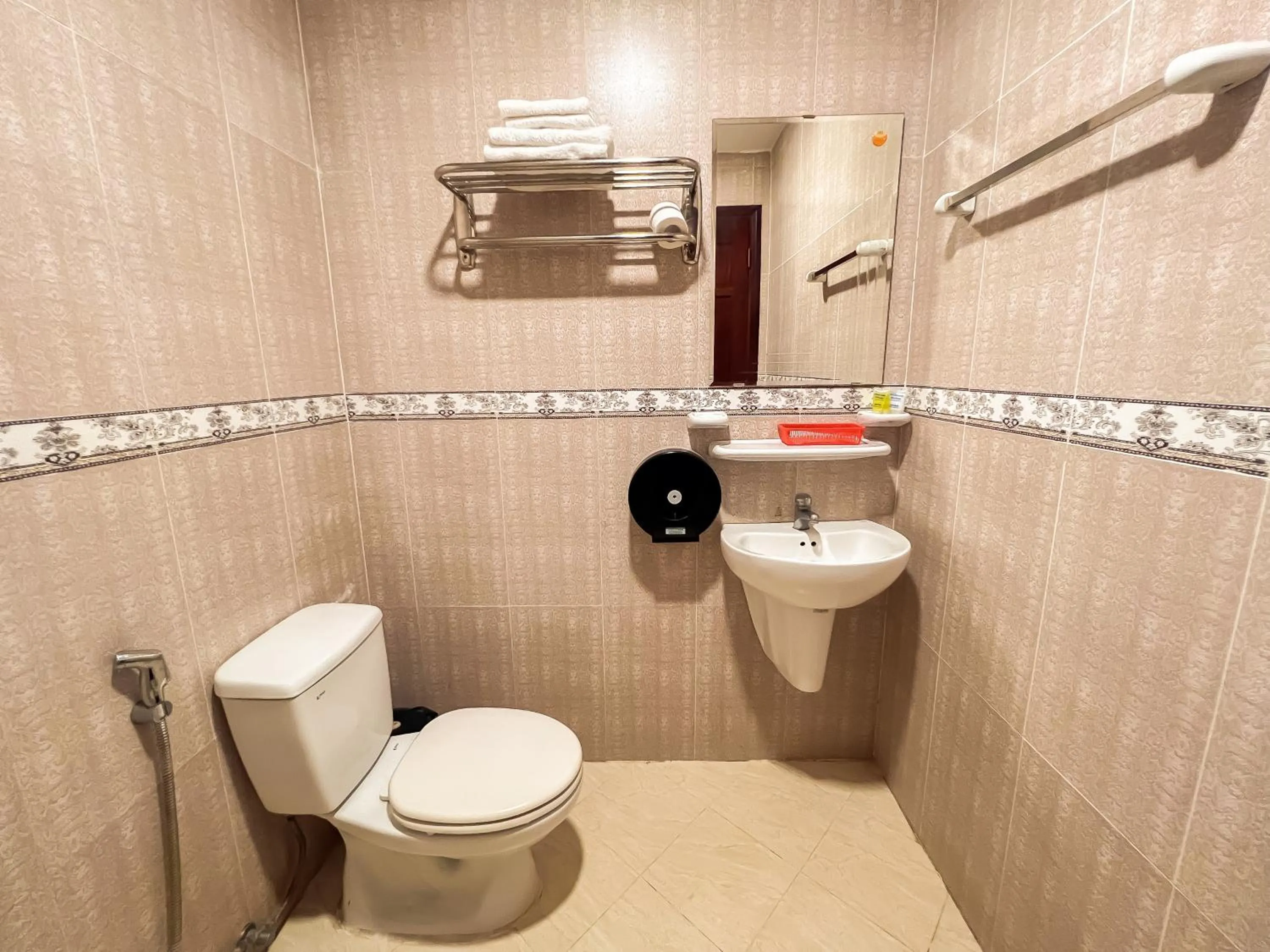 Shower in Seika Hotel by The Moment