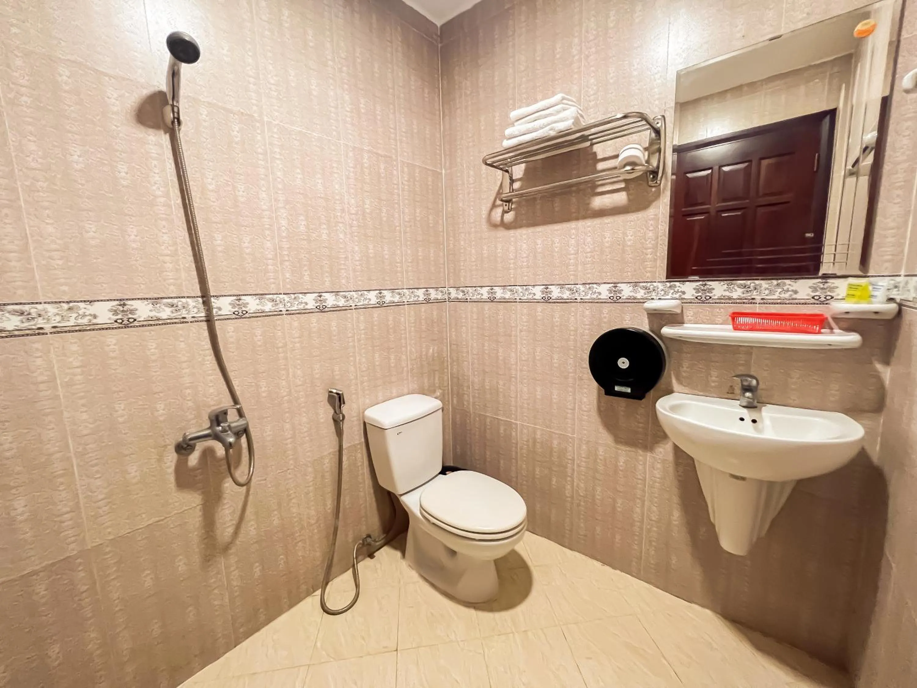 Shower in Seika Hotel by The Moment