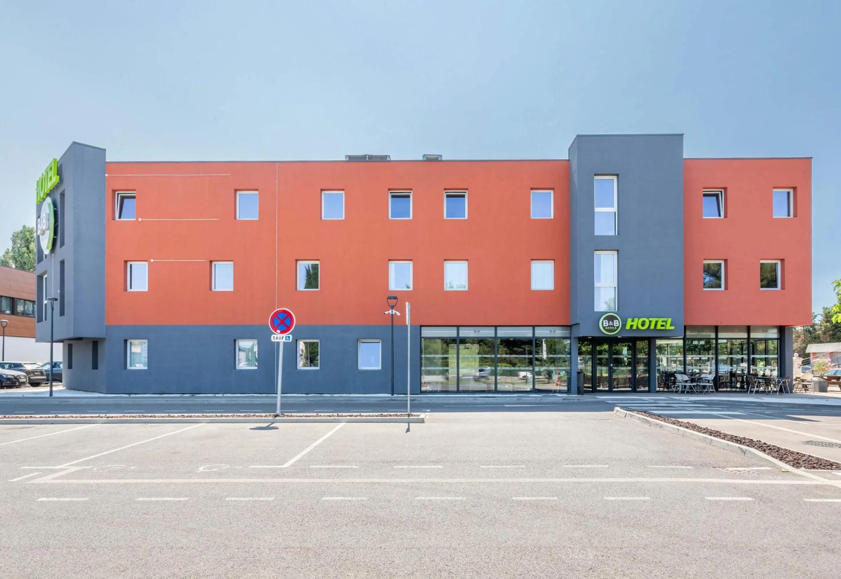 Property building in B&B HOTEL Aix en Provence Venelles