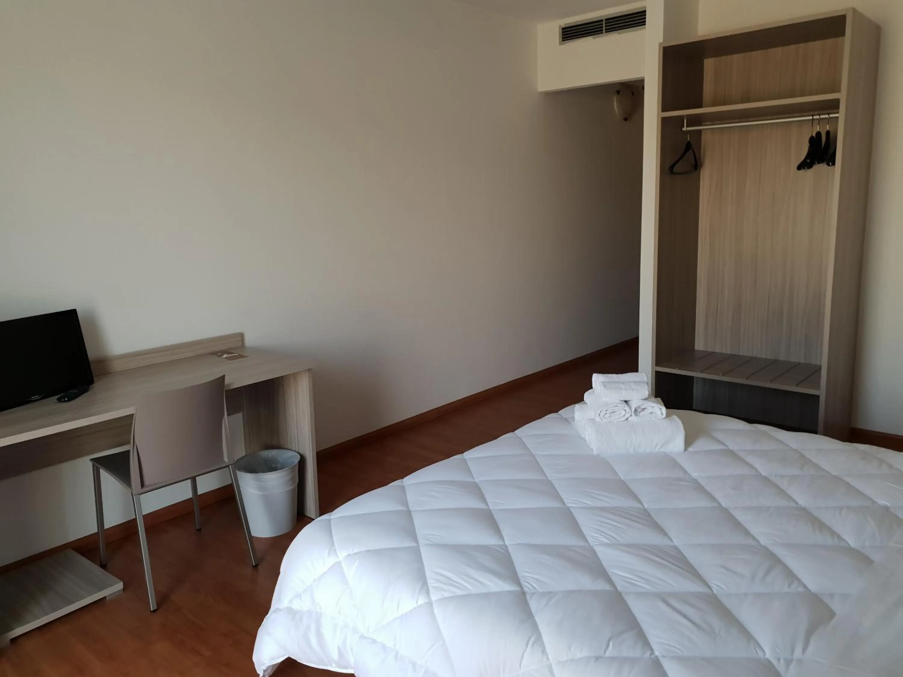 Bedroom, Bed in Risthotel Airport