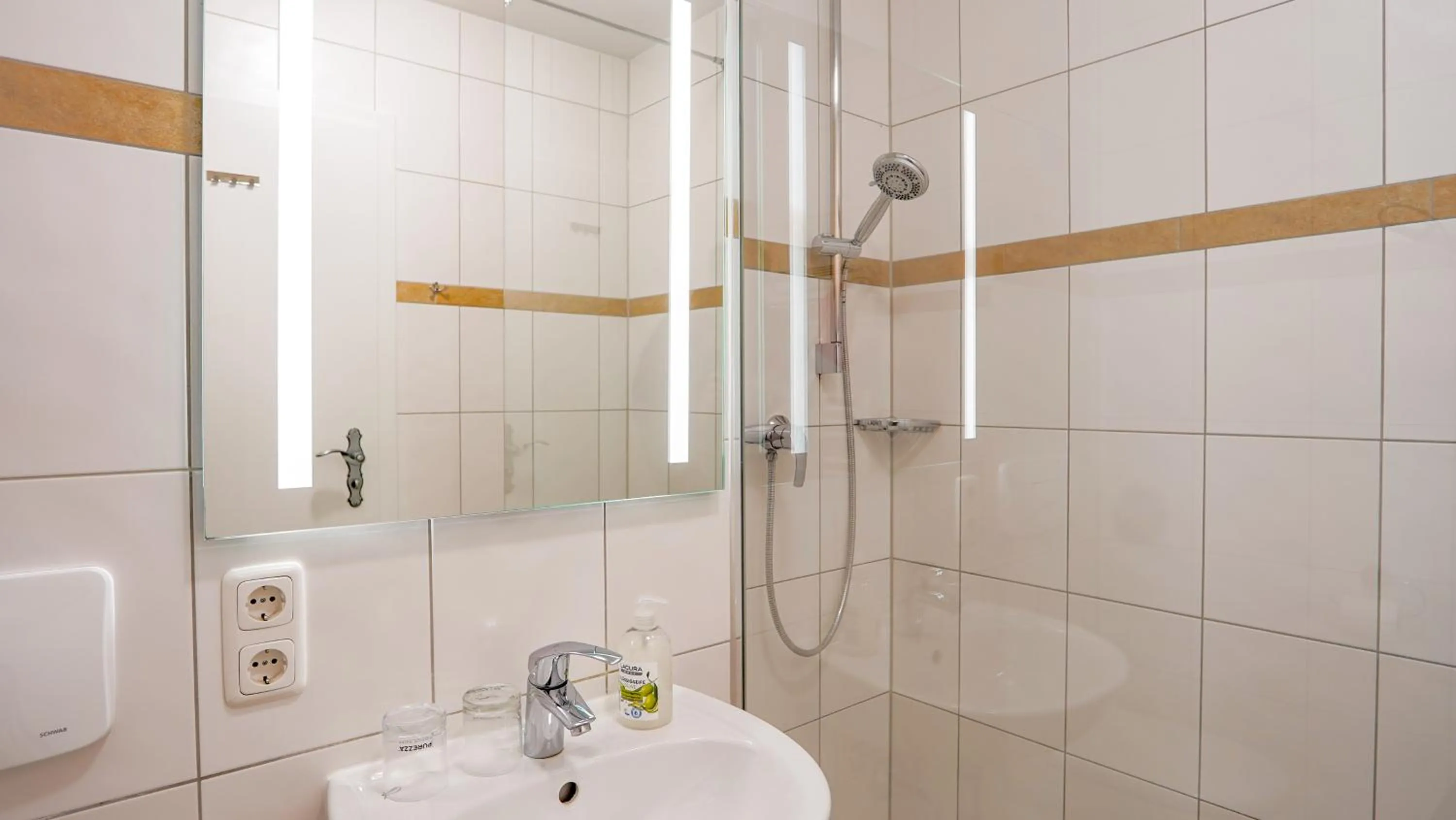 Shower in Landgasthof zum Papyrer - Erholung im Urlaubsgebiet