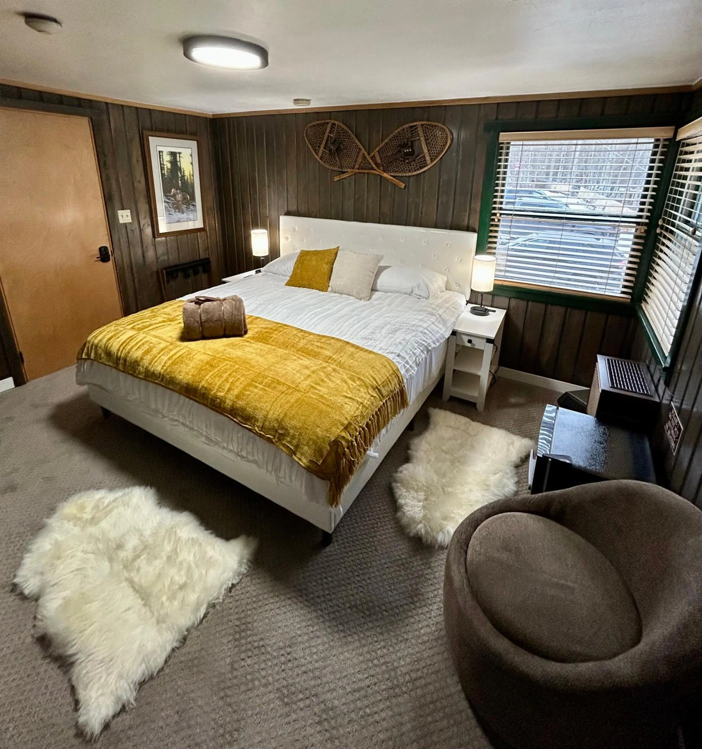 Bed in Silver Fork Lodge & Restaurant