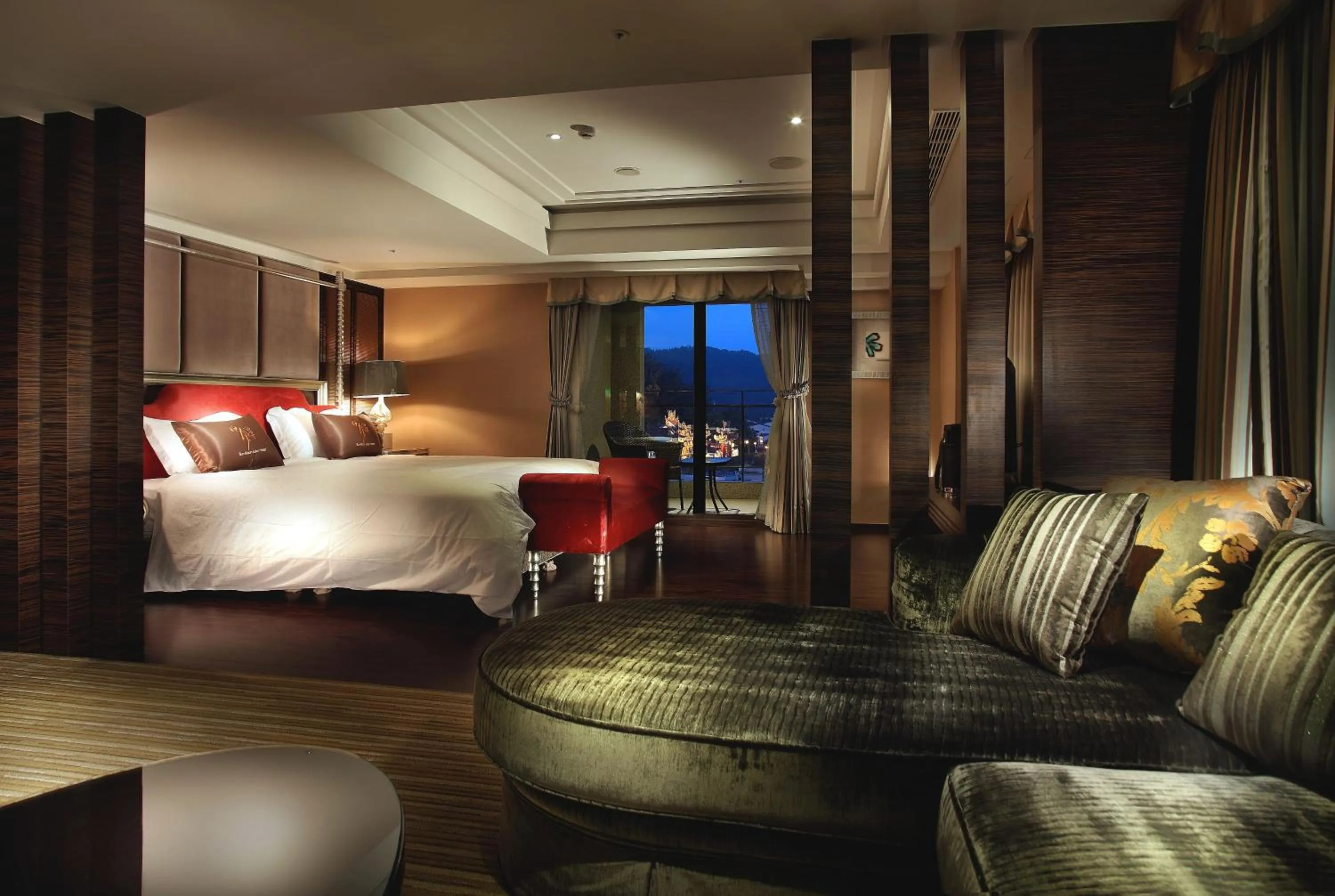 Photo of the whole room, Bed in Sun Moon Lake Hotel