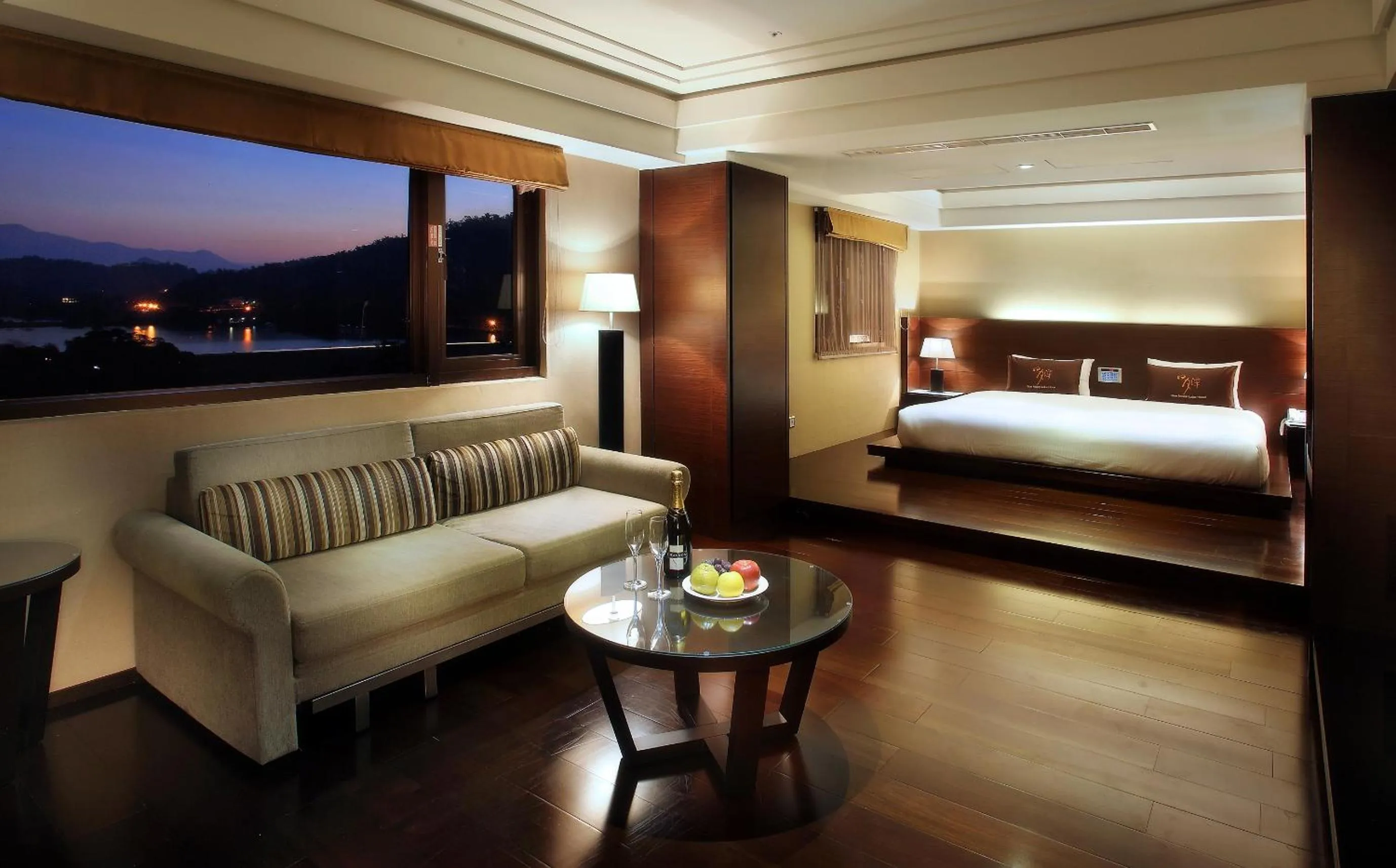 Living room, Bed in Sun Moon Lake Hotel