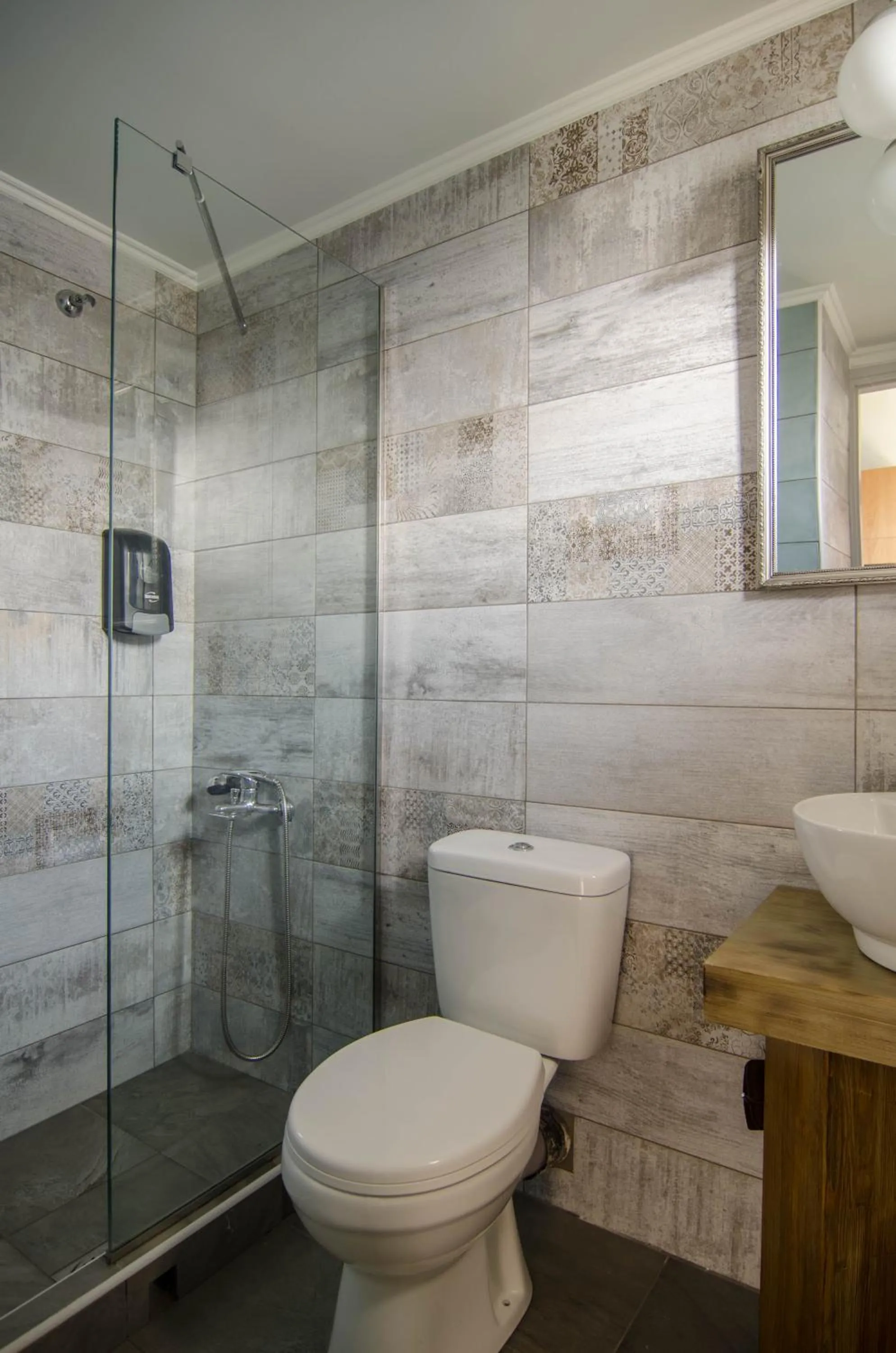 Shower in Nireas Hotel