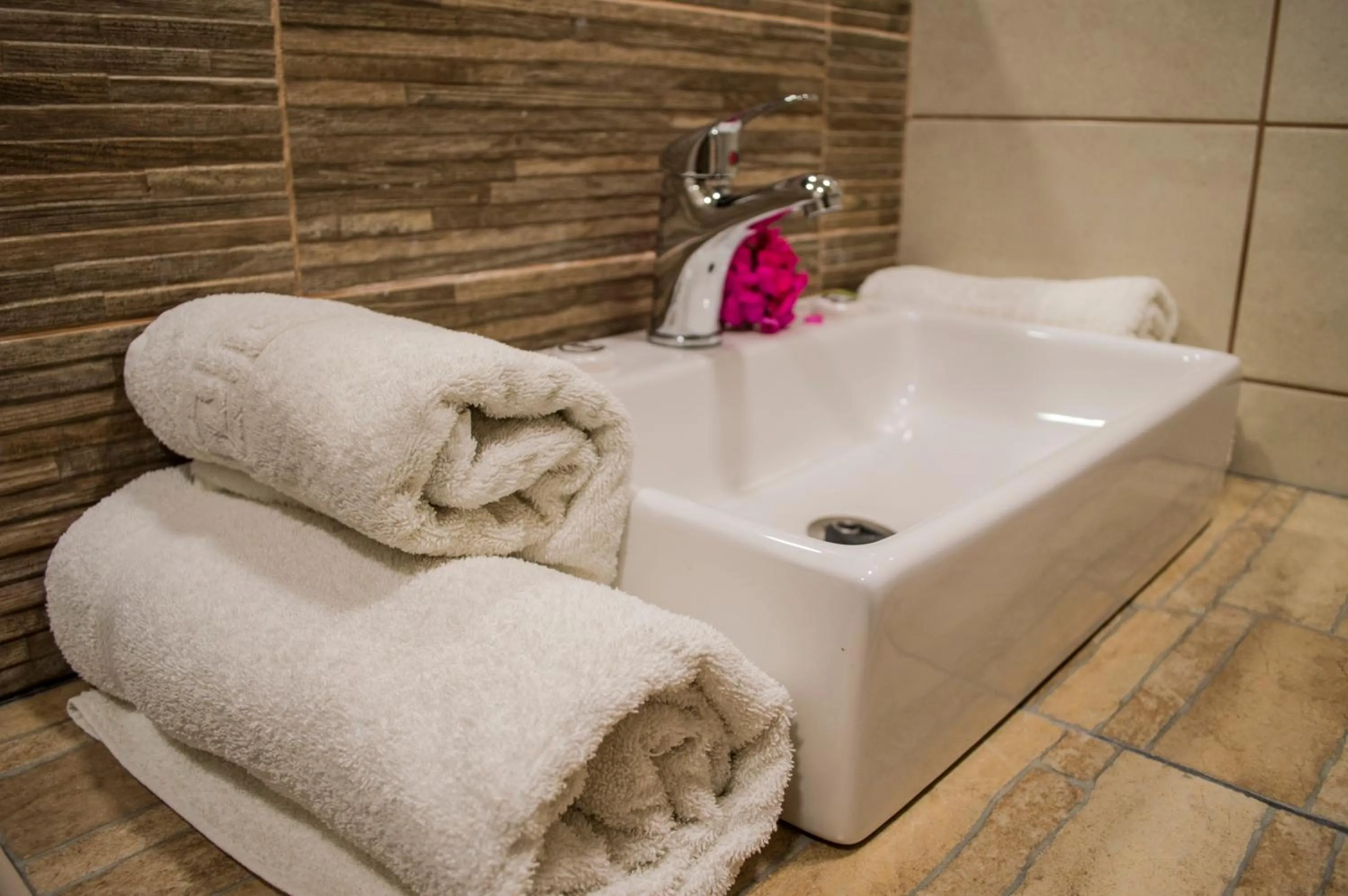 Bathroom in Nireas Hotel